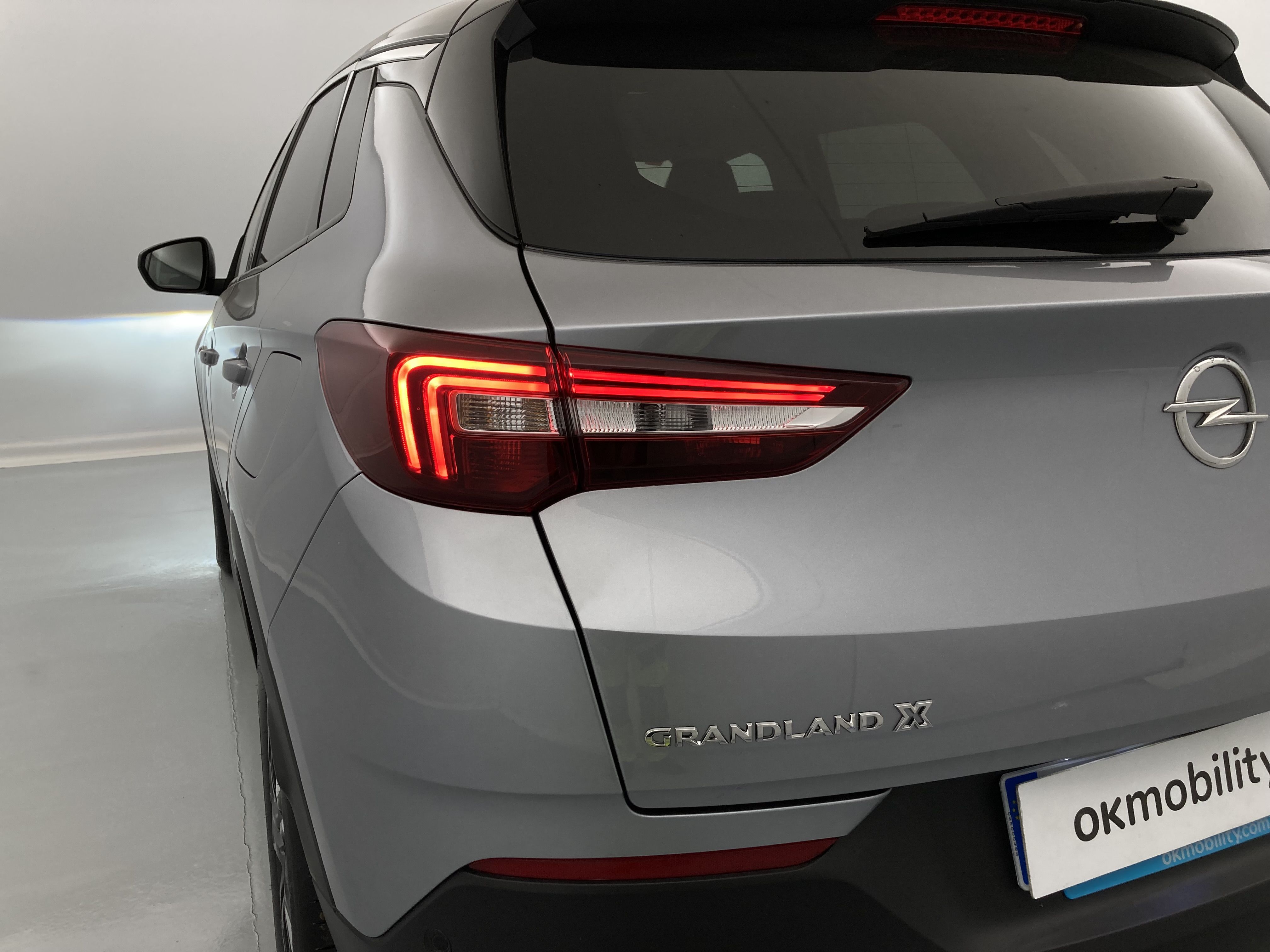 opel grandland x ultimate 1.6 PHEV 300 AT 2021 gris himalaya / techo negro 17