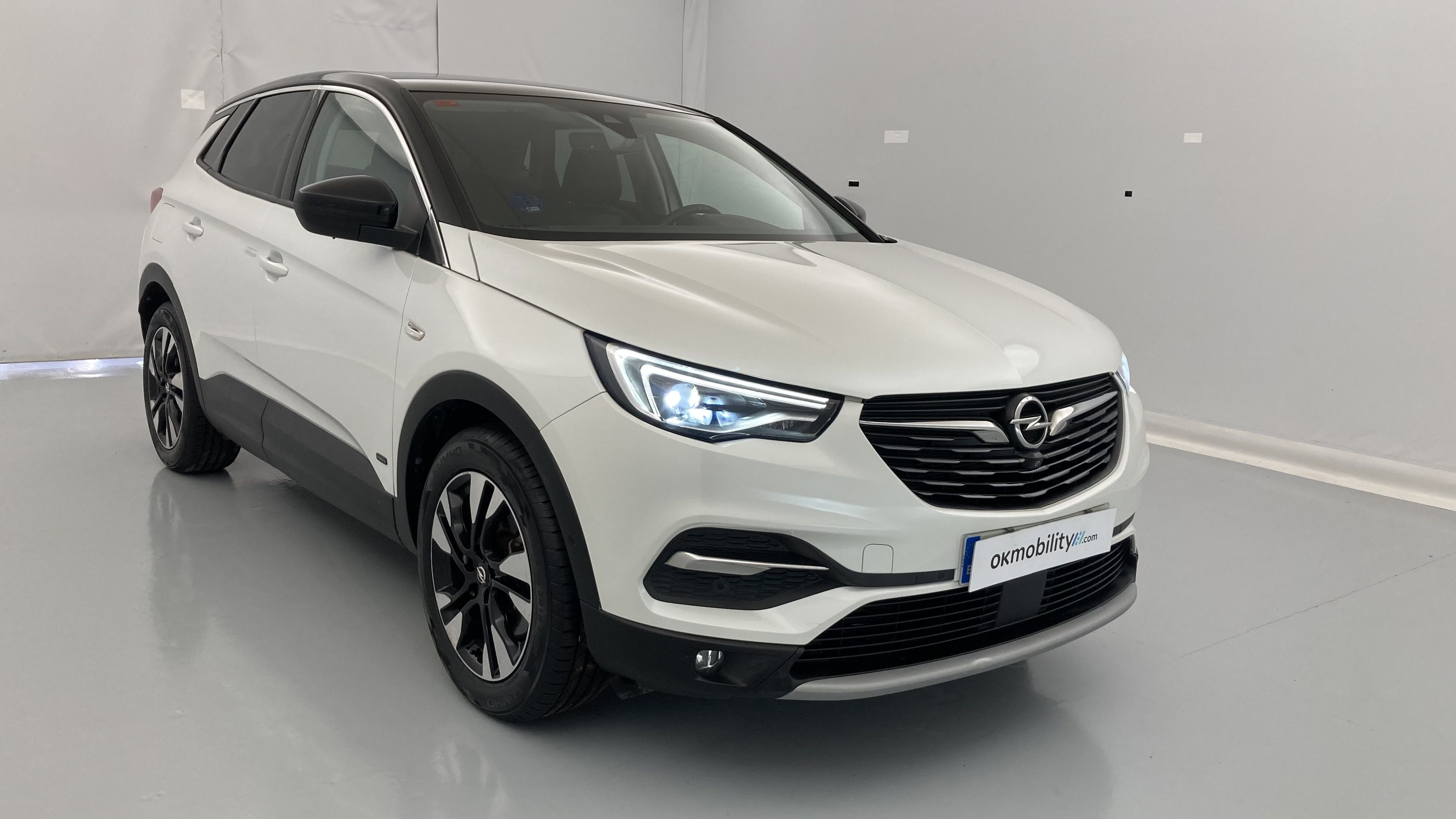 opel grandland x ultimate 1.6 PHEV 300 AT 2021 blanco antartico / techo negro 24
