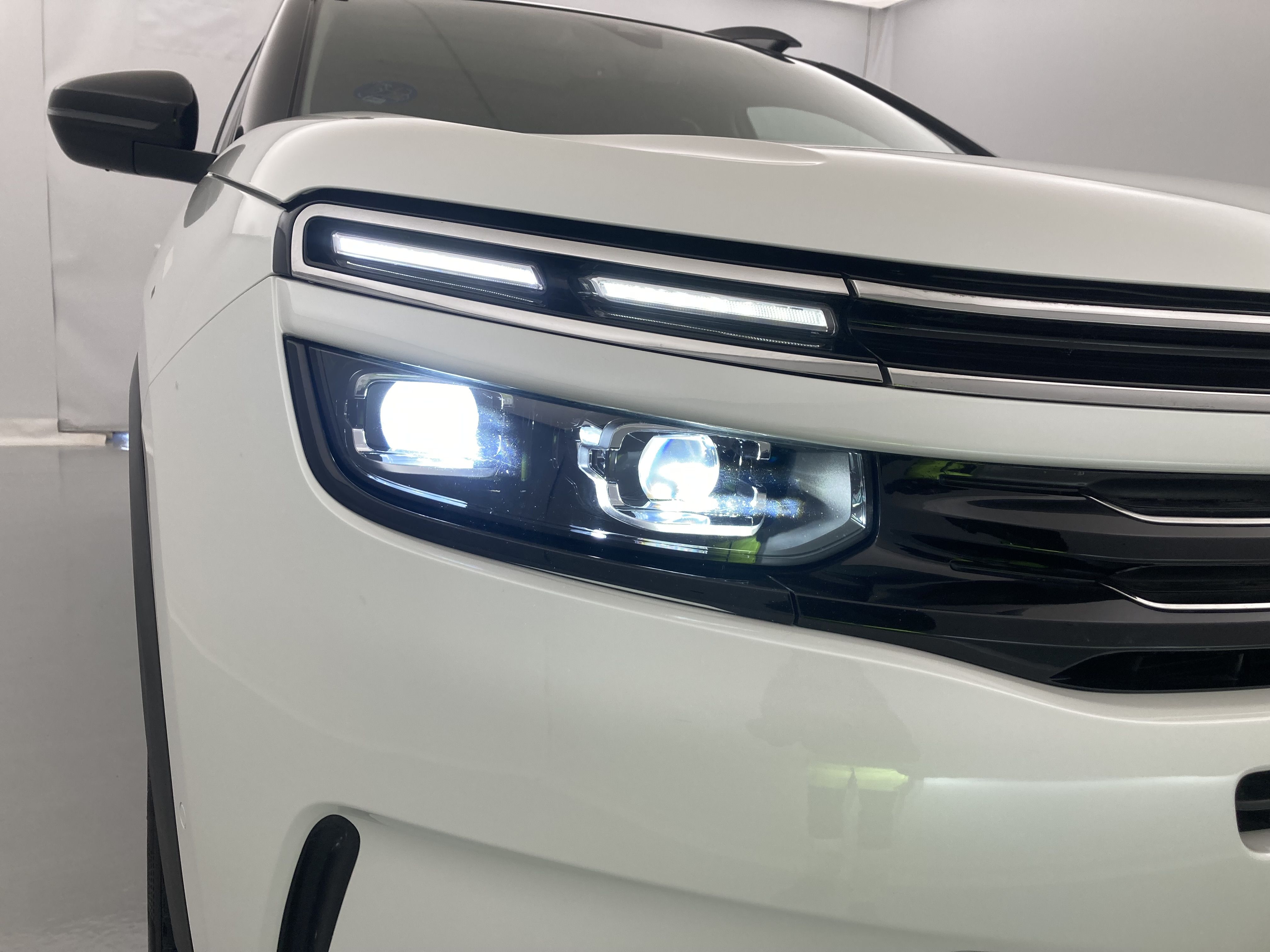 citroen c5 aircross shine 1.6 PURETECH HYBRID 225 E-EAT 2022 blanco nacarado / negro 23