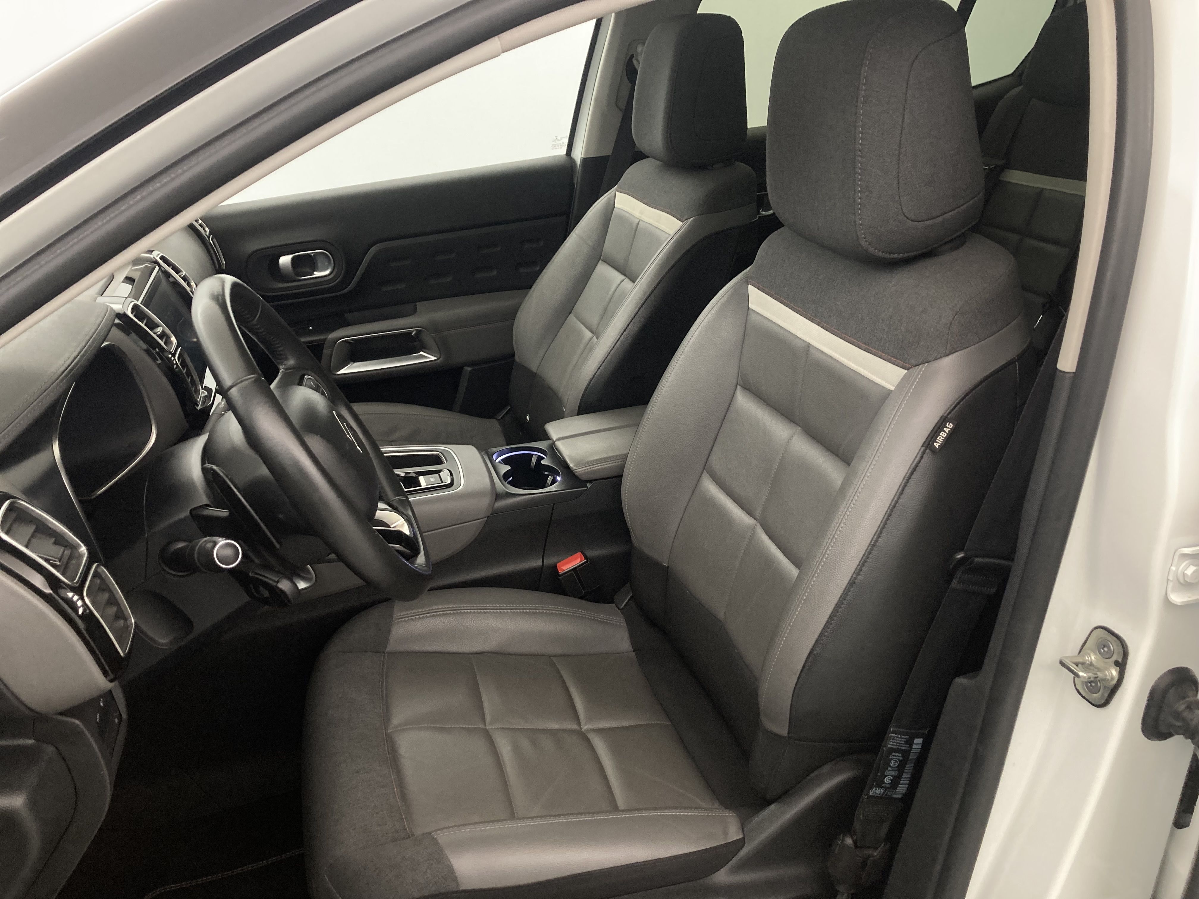 citroen c5 aircross shine 1.6 PURETECH HYBRID 225 E-EAT 2022 blanco nacarado / negro 25