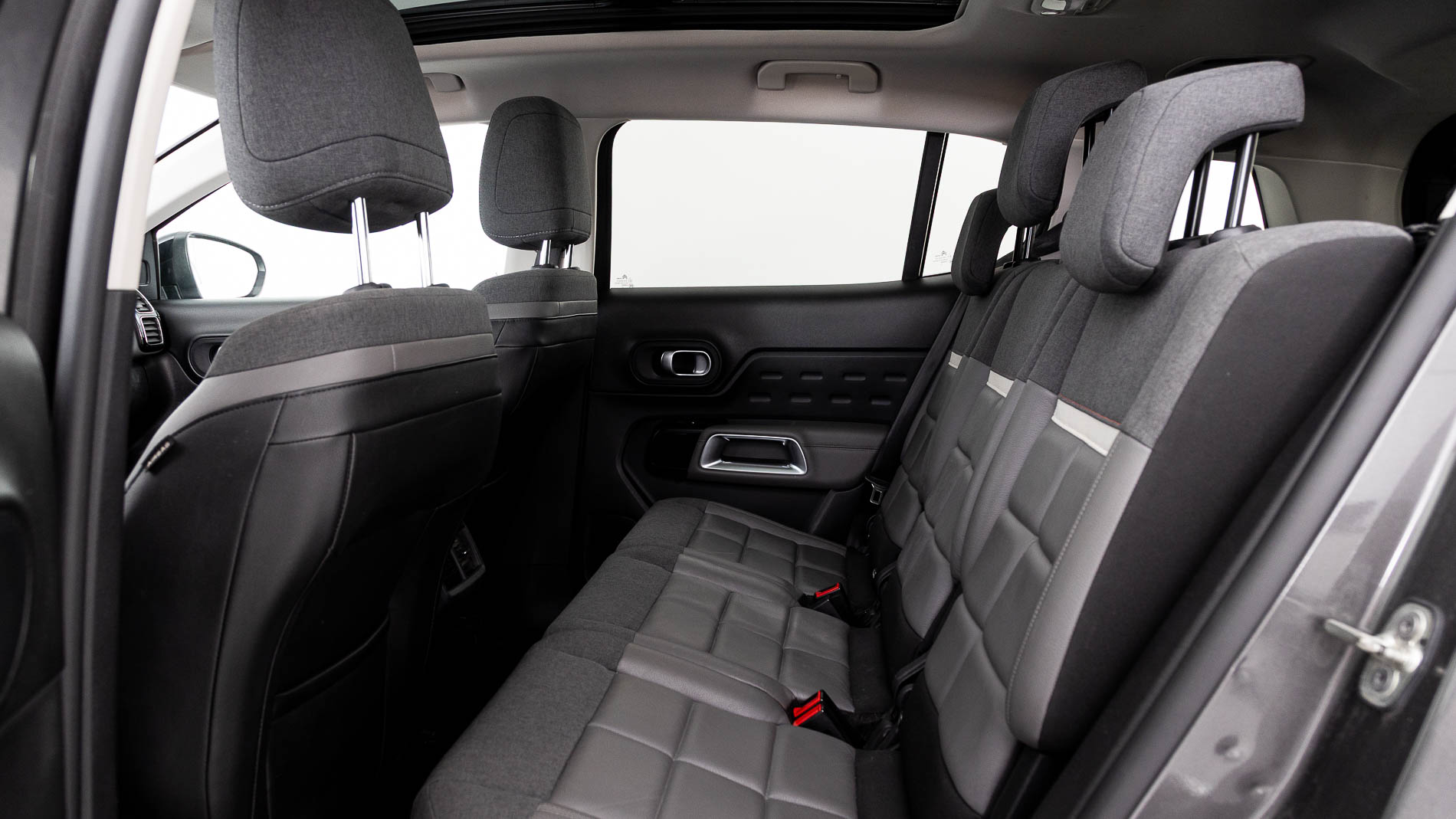 citroen c5 aircross shine 1.6 PURETECH HYBRID 225 E-EAT 2022 gris platino / negro 23