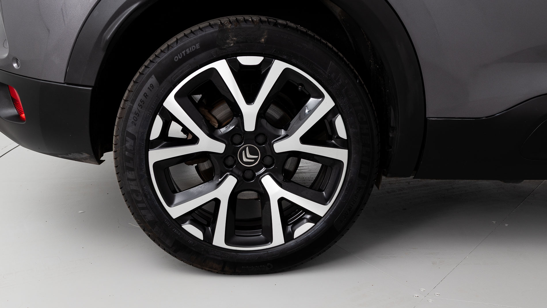 citroen c5 aircross shine 1.6 PURETECH HYBRID 225 E-EAT 2022 gris platino / negro 28