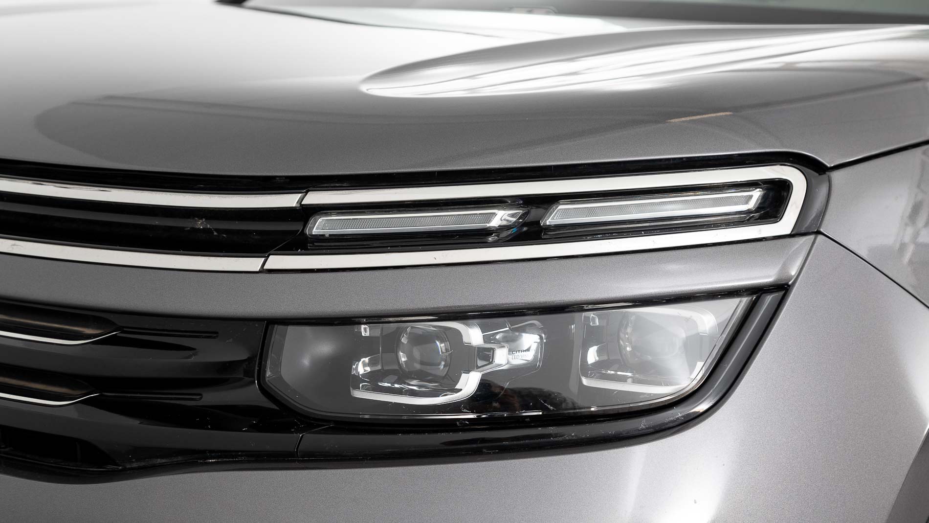 citroen c5 aircross shine 1.6 PURETECH HYBRID 225 E-EAT 2022 gris platino / negro 31