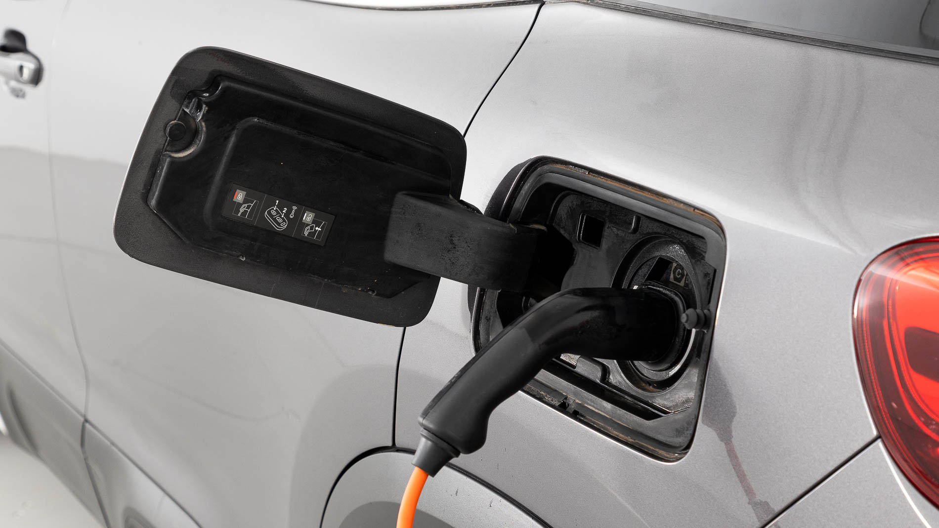 citroen c5 aircross shine 1.6 PURETECH HYBRID 225 E-EAT 2022 gris platino / negro 38