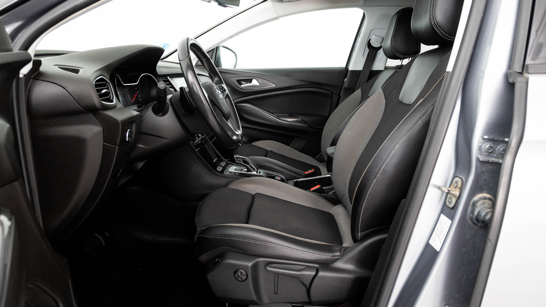 opel grandland x ultimate 1.6 PHEV 300 AT 2021 gris himalaya / techo negro 21