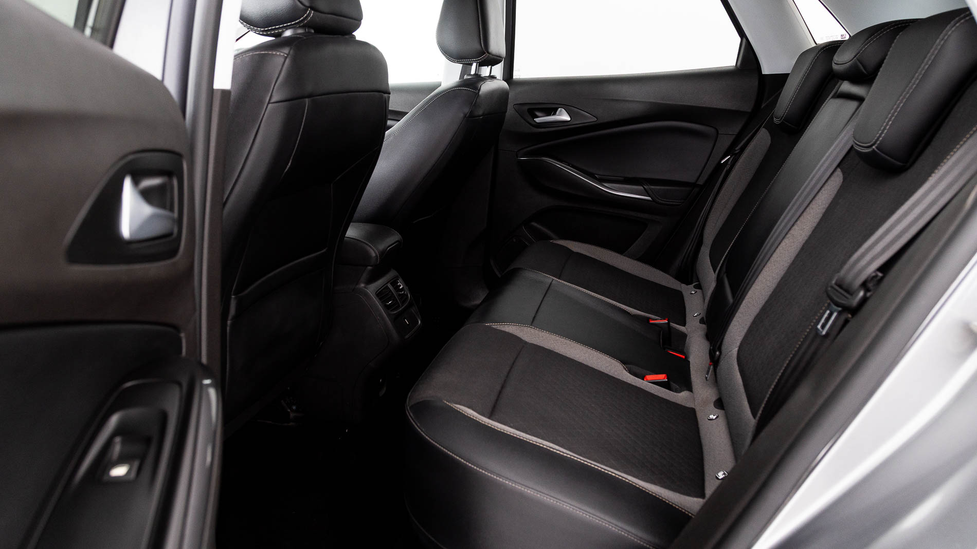 opel grandland x ultimate 1.6 PHEV 300 AT 2021 gris himalaya / techo negro 22