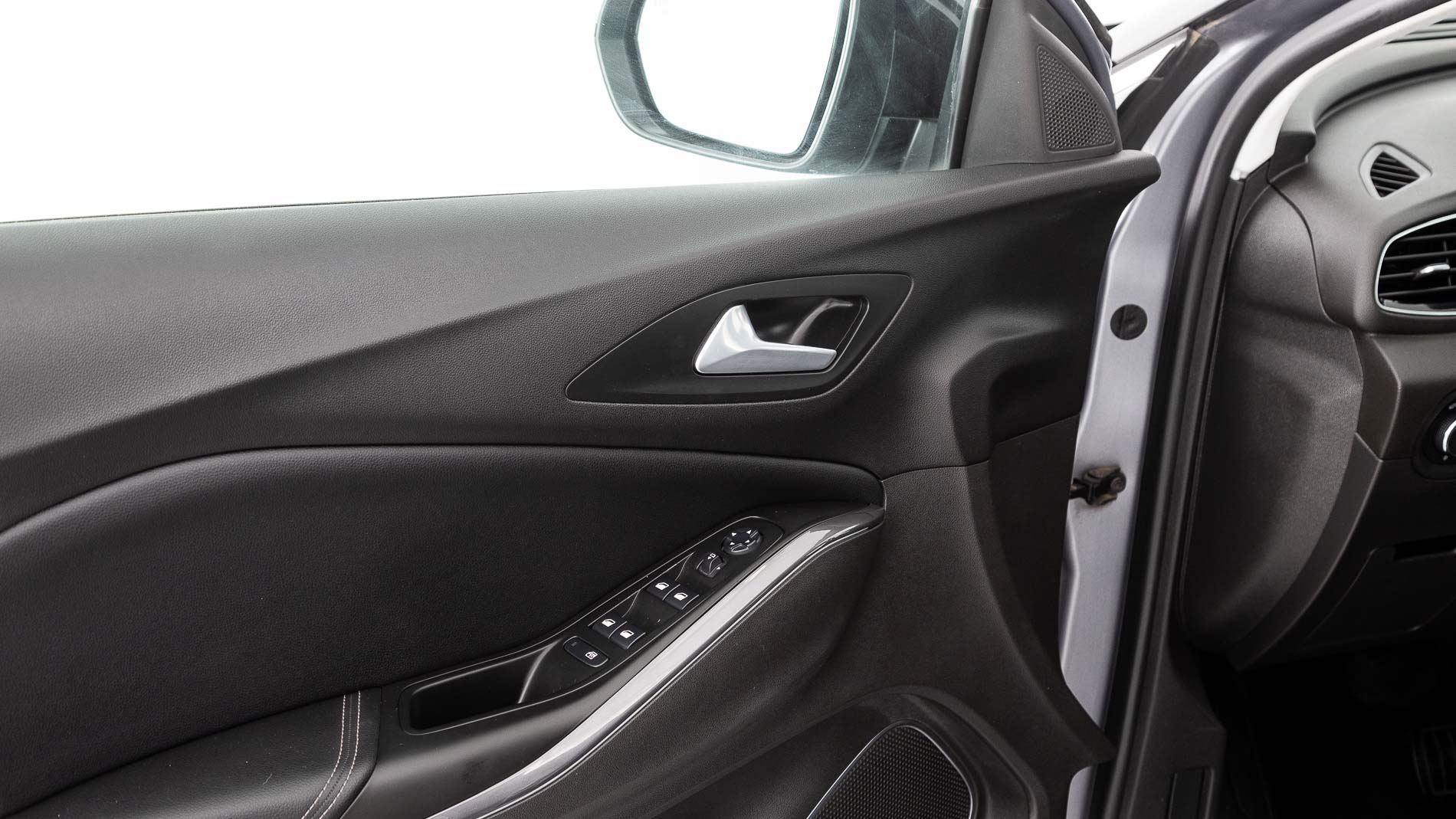 opel grandland x ultimate 1.6 PHEV 300 AT 2021 gris himalaya / techo negro 23