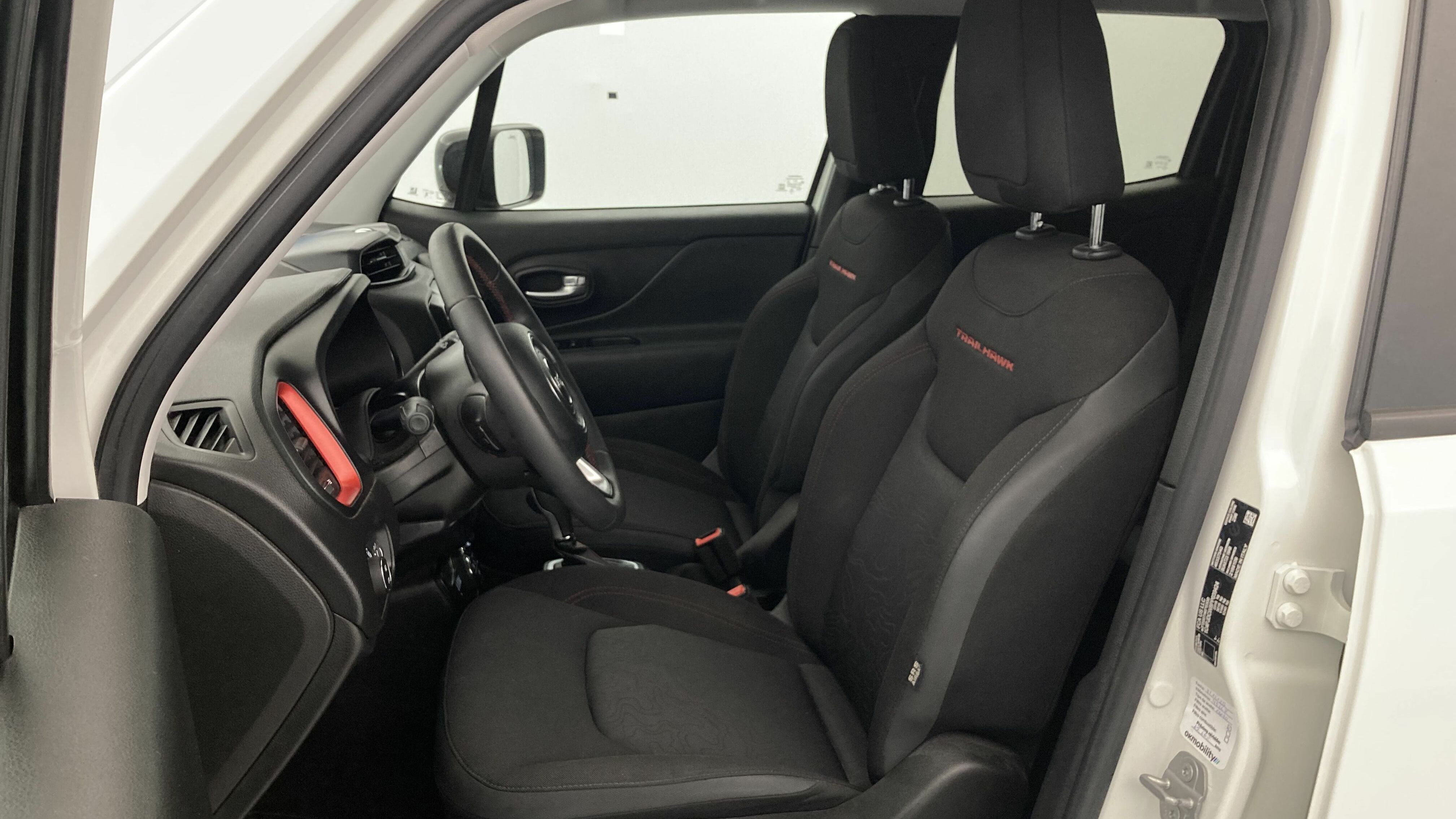 jeep renegade trailhawk 1.3 PHEV 240 AWD 2023 blanco alpine 13