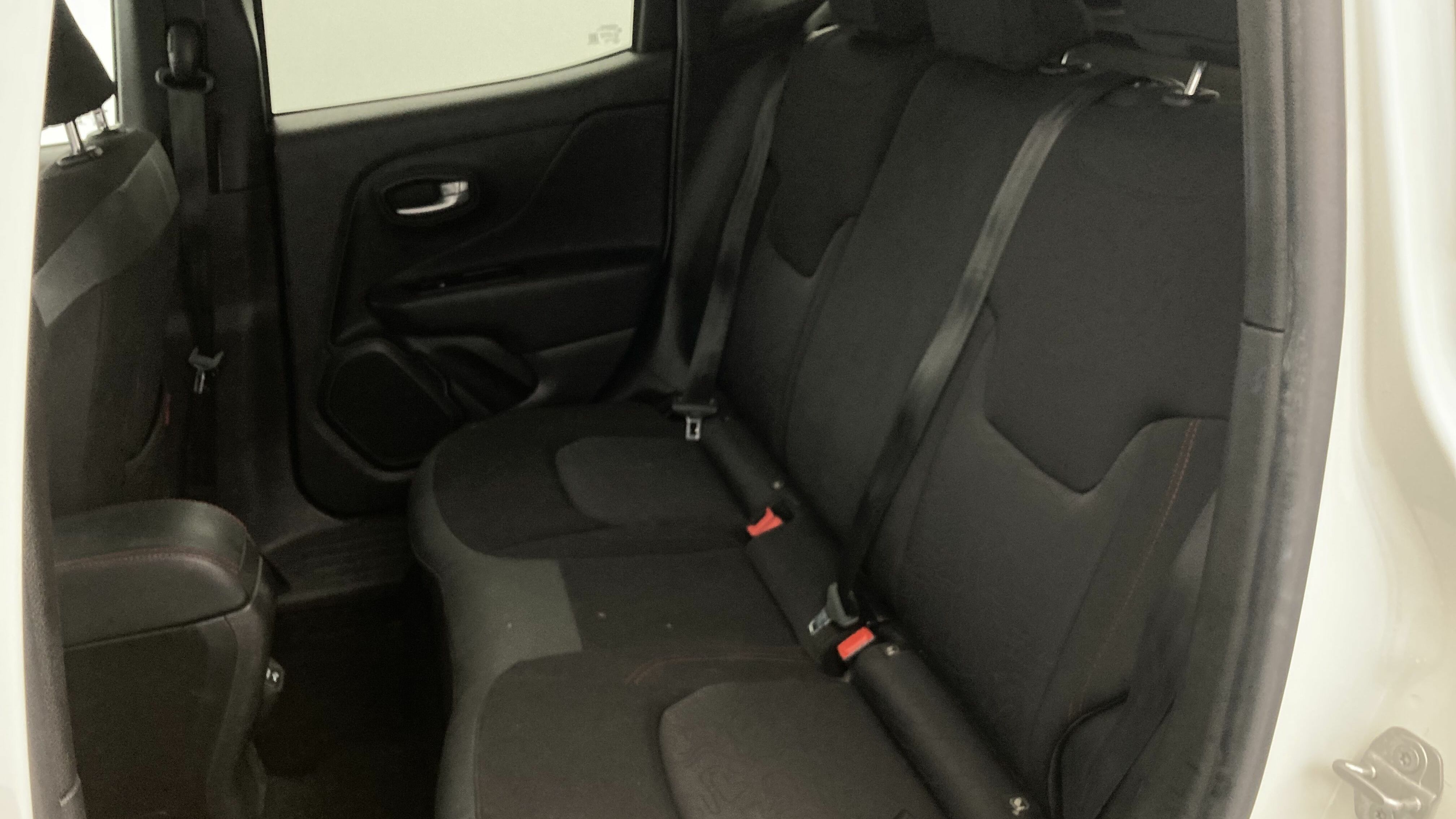 jeep renegade trailhawk 1.3 PHEV 240 AWD 2023 blanco alpine 20