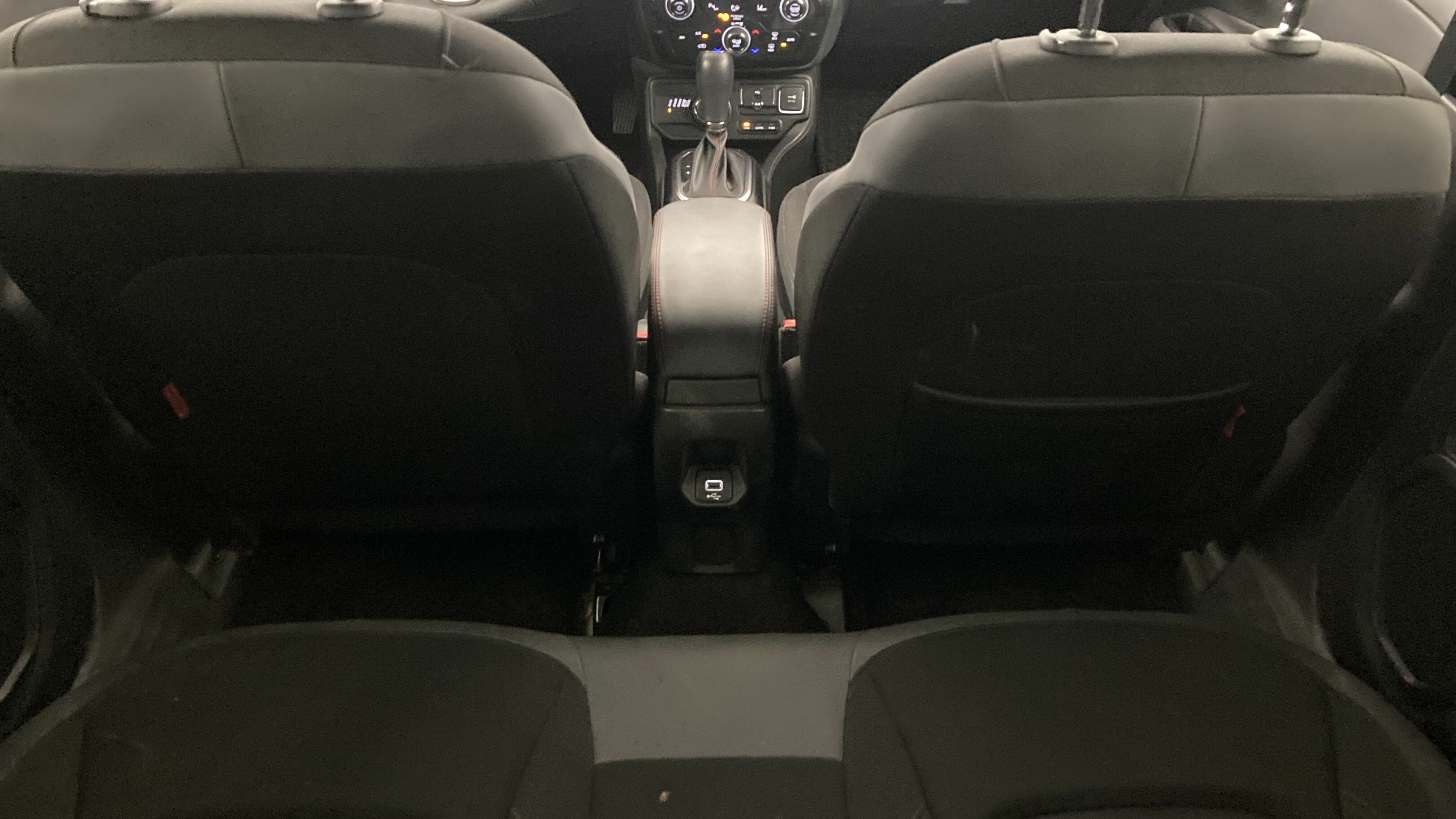 jeep renegade trailhawk 1.3 PHEV 240 AWD 2023 blanco alpine 21