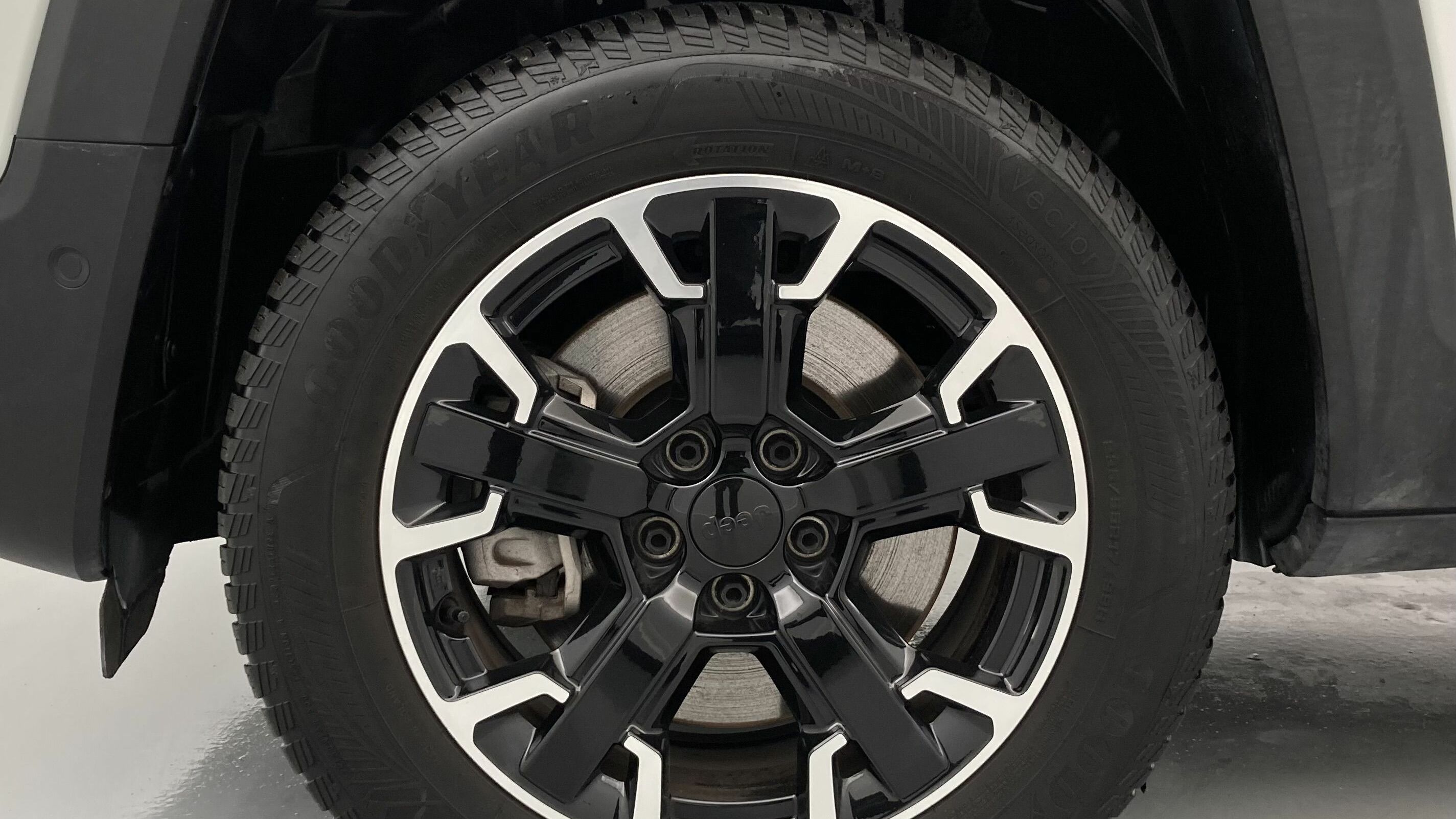 jeep renegade trailhawk 1.3 PHEV 240 AWD 2023 blanco alpine 26