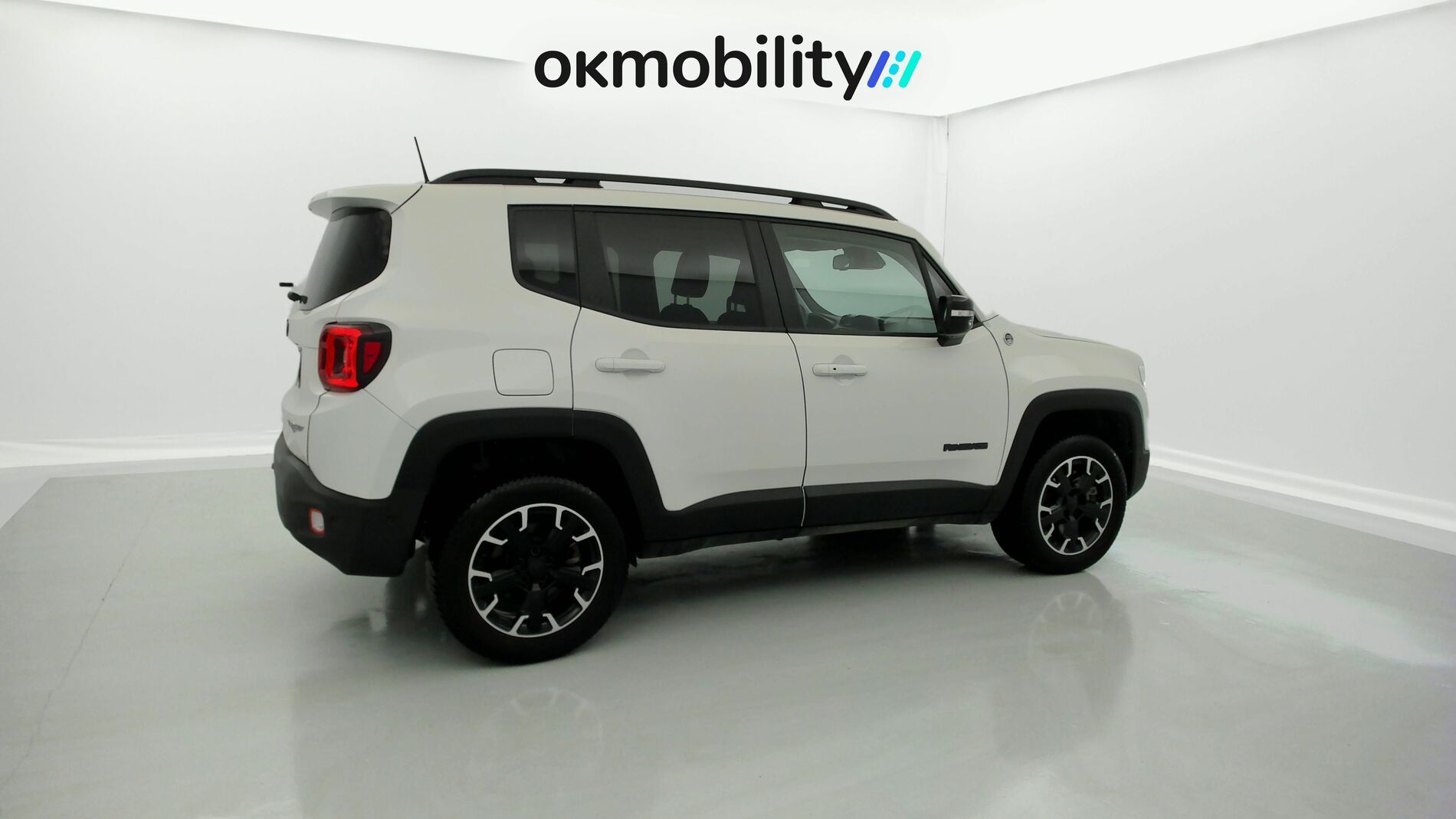 jeep renegade trailhawk 1.3 PHEV 240 AWD 2023 blanco alpine 11