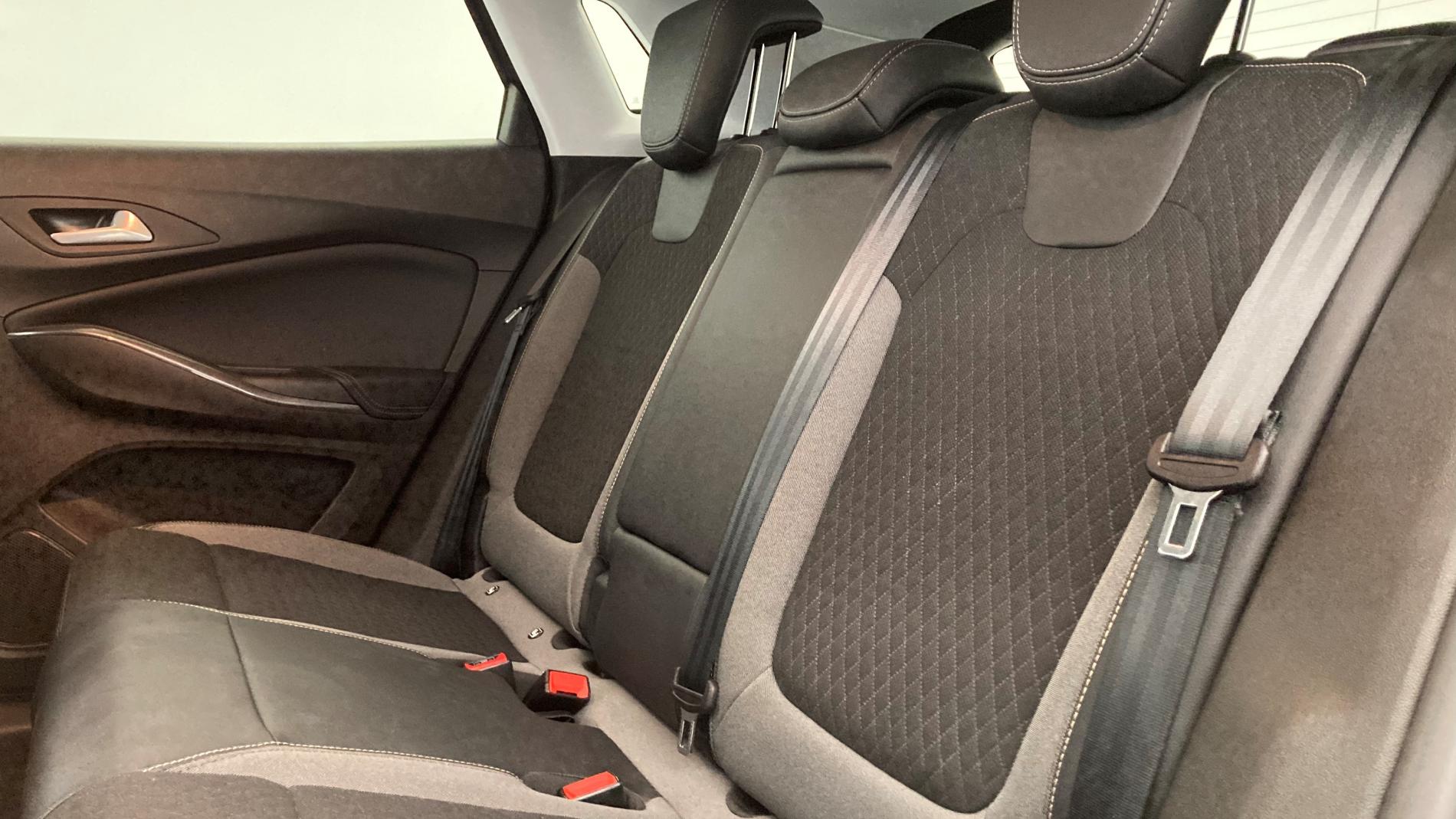 opel grandland x ultimate 1.6 PHEV 300 AT 2021 gris moai / techo negro 15