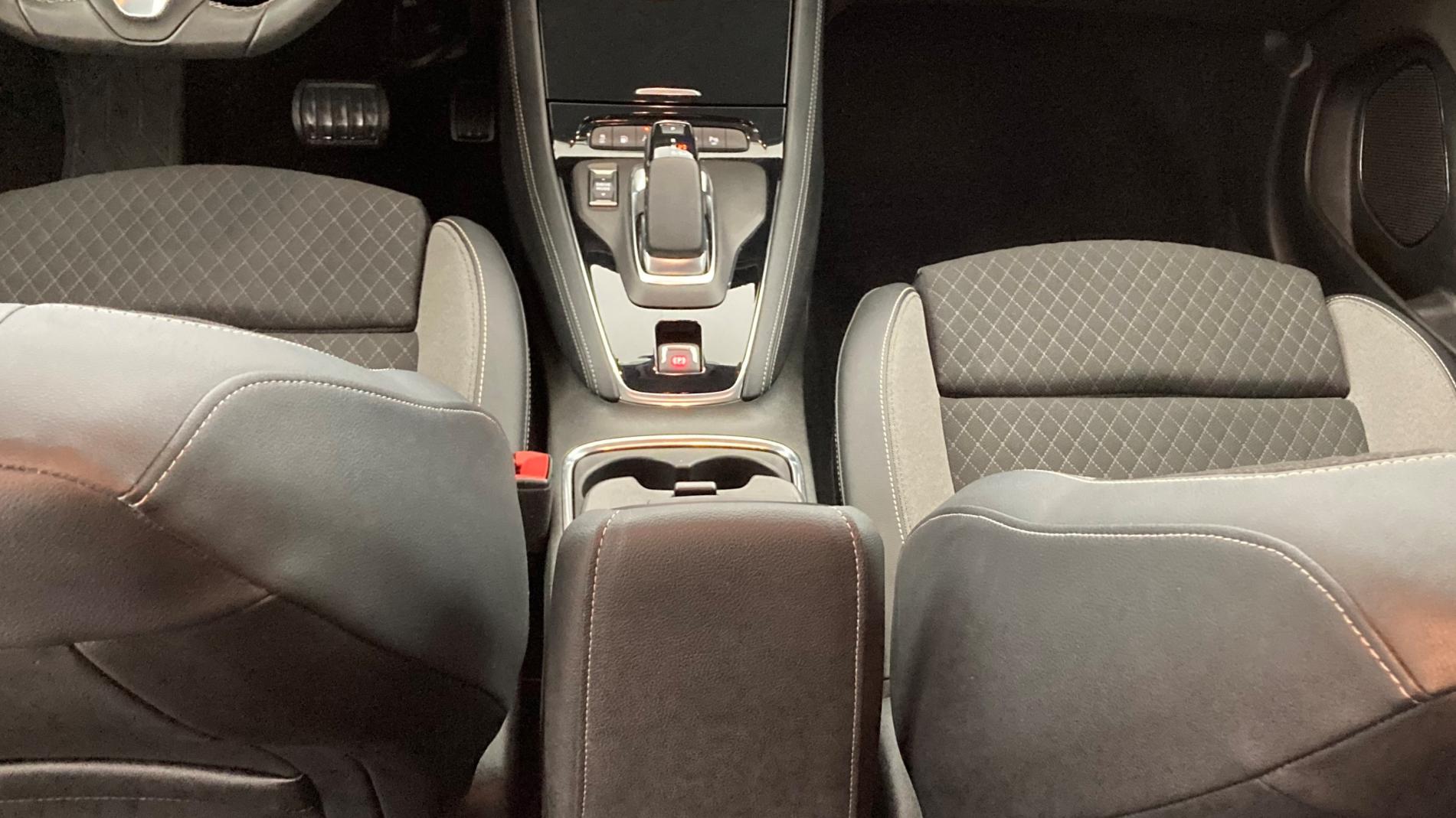 opel grandland x ultimate 1.6 PHEV 300 AT 2021 gris himalaya / techo negro 15