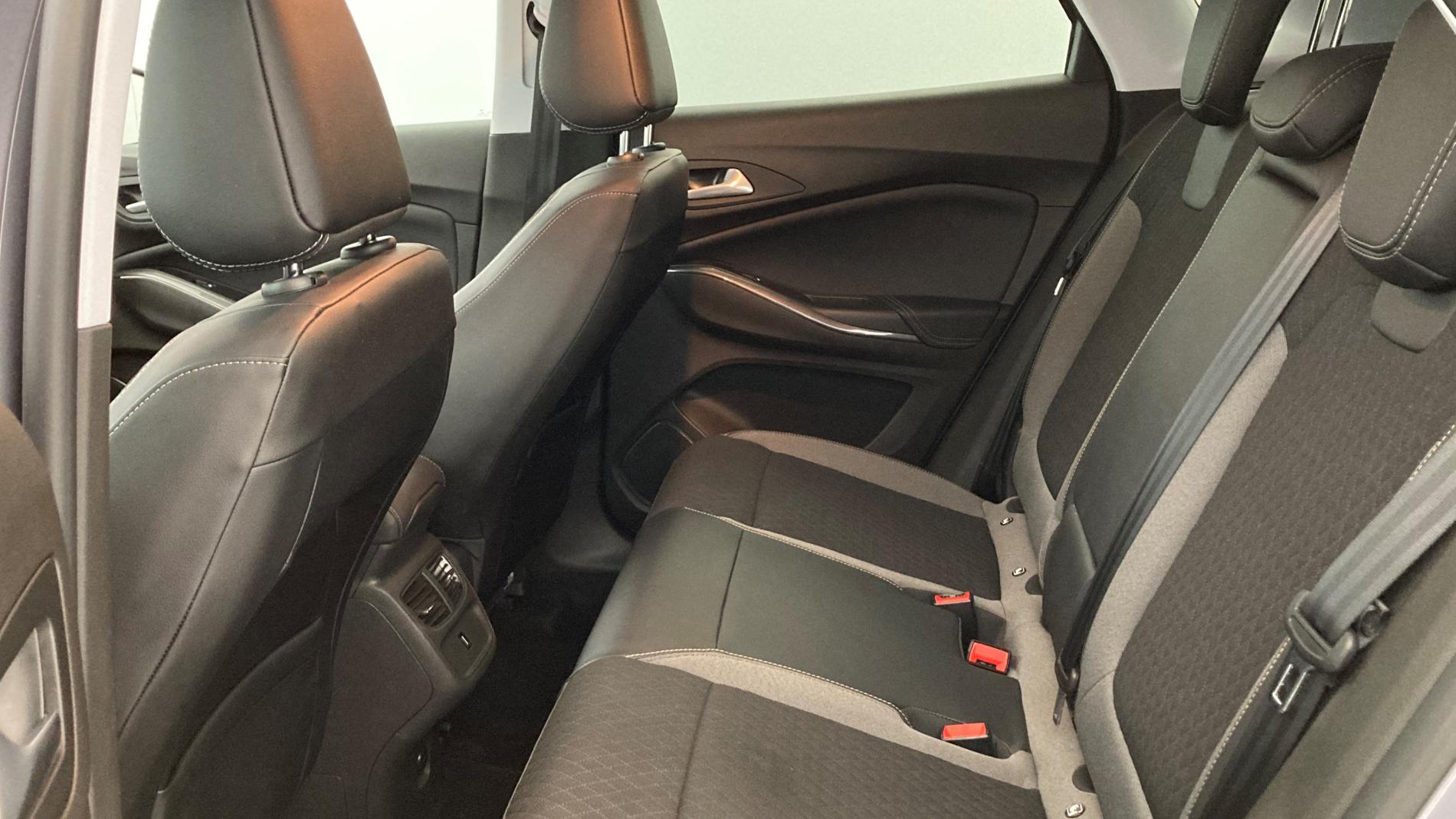 opel grandland x ultimate 1.6 PHEV 300 AT 2021 gris himalaya / techo negro 16