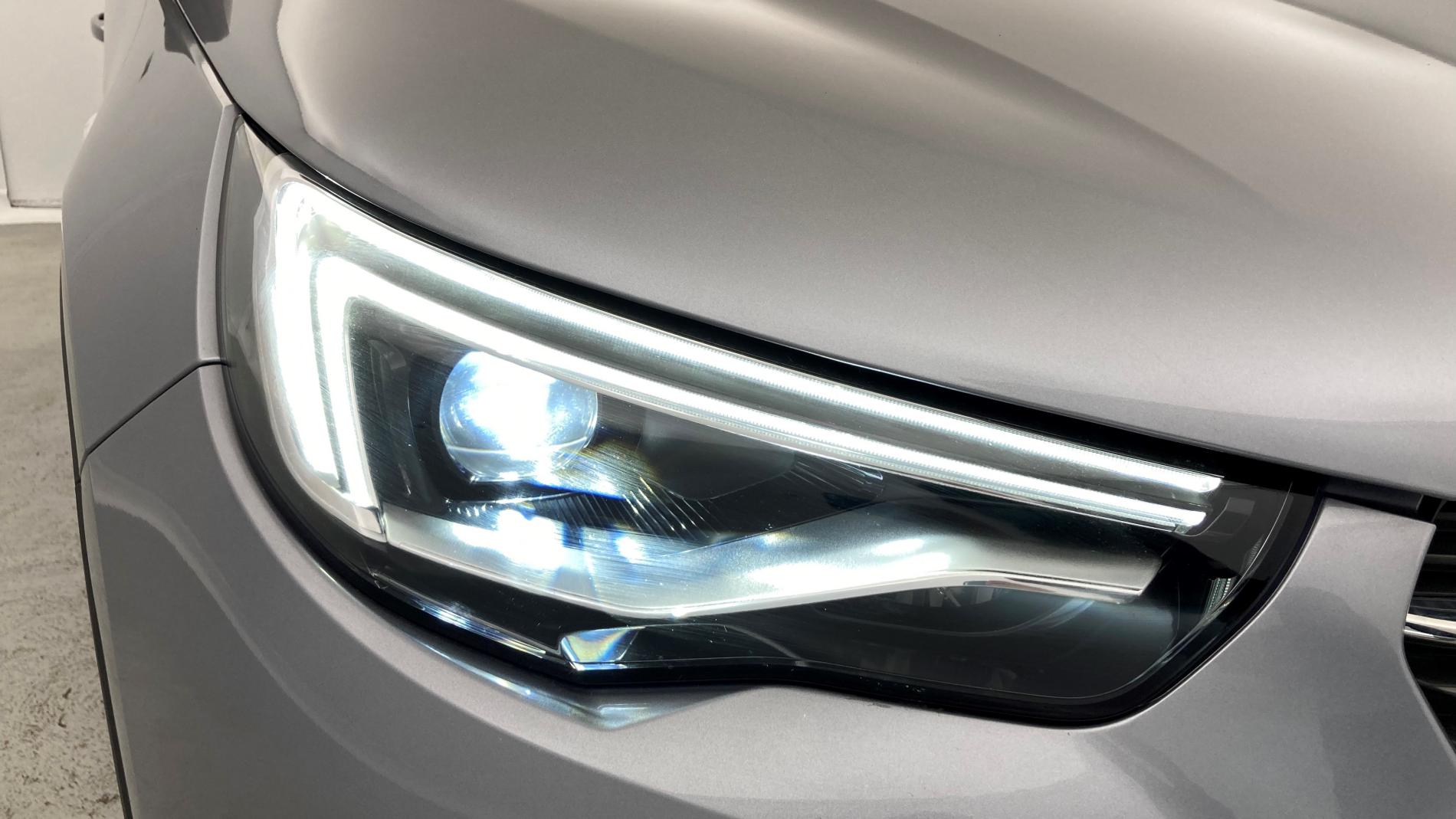 opel grandland x ultimate 1.6 PHEV 300 AT 2021 gris himalaya / techo negro 23