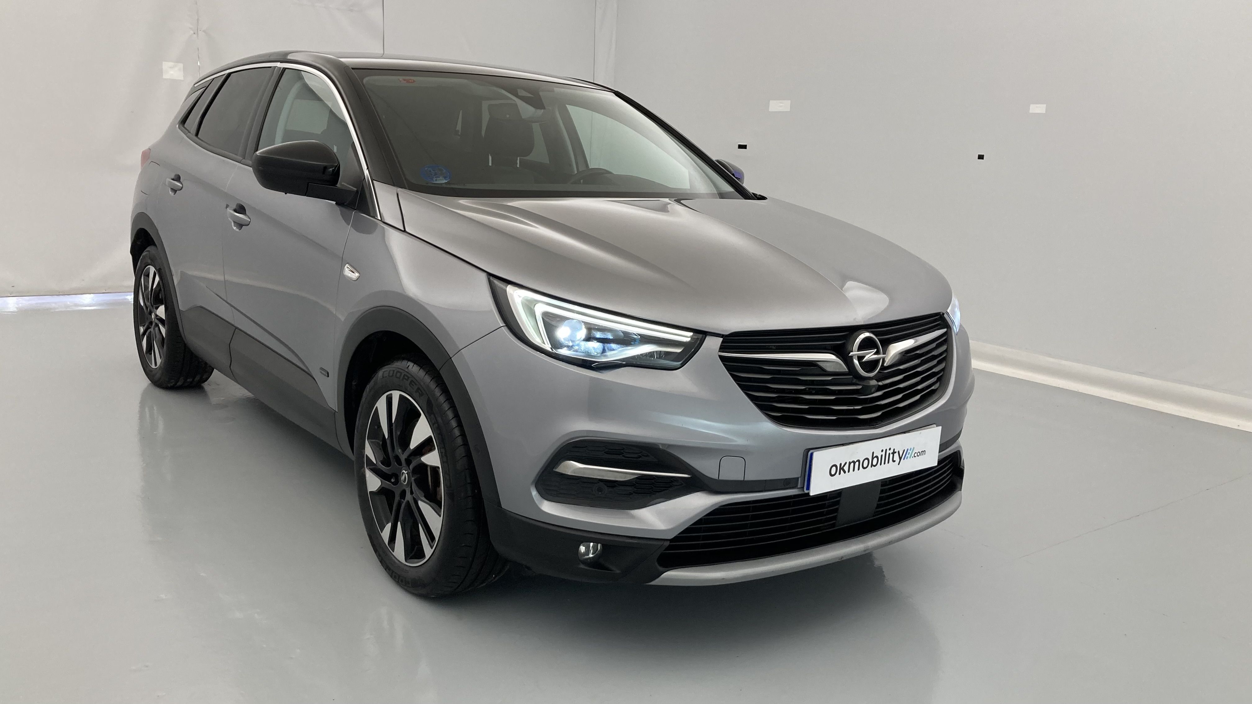 opel grandland x ultimate 1.6 PHEV 300 AT 2021 gris himalaya / techo negro 24