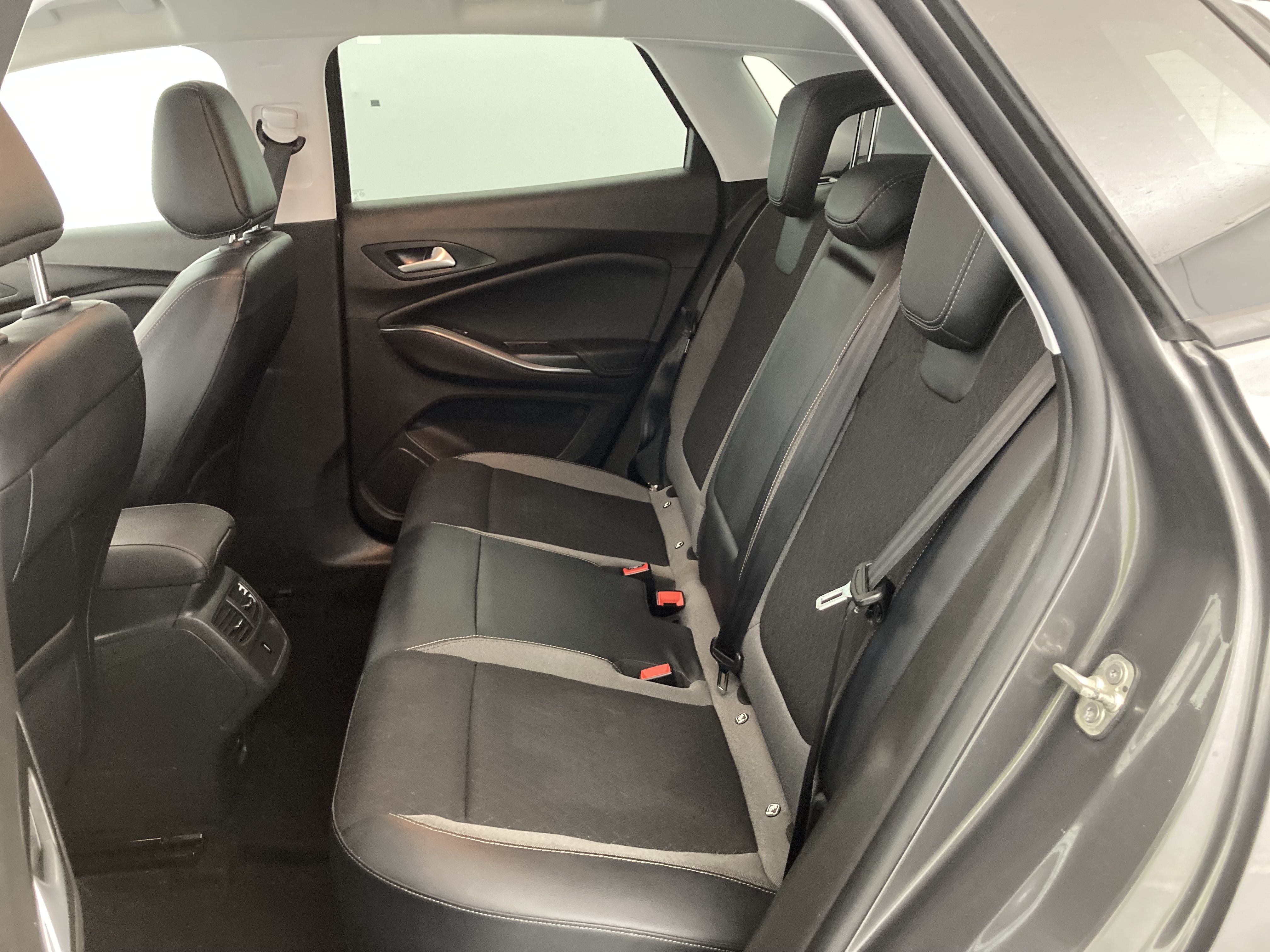 opel grandland x ultimate 1.6 PHEV 300 AT 2021 gris moai / techo negro 23