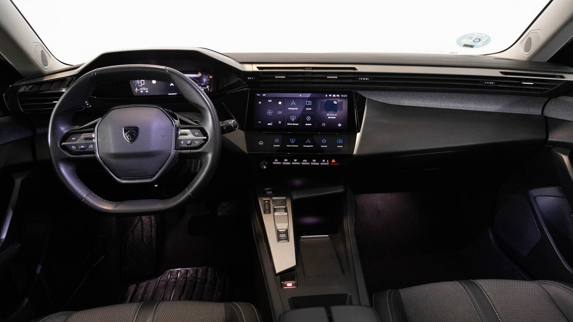 peugeot 308 allure 1.2 PURETECH 130 EAT 2023 negro perla nera 17