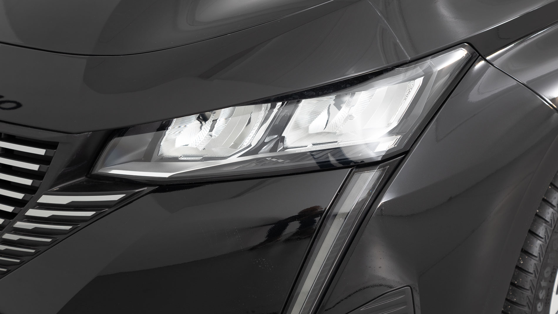 peugeot 308 allure 1.2 PURETECH 130 EAT 2023 negro perla nera 27