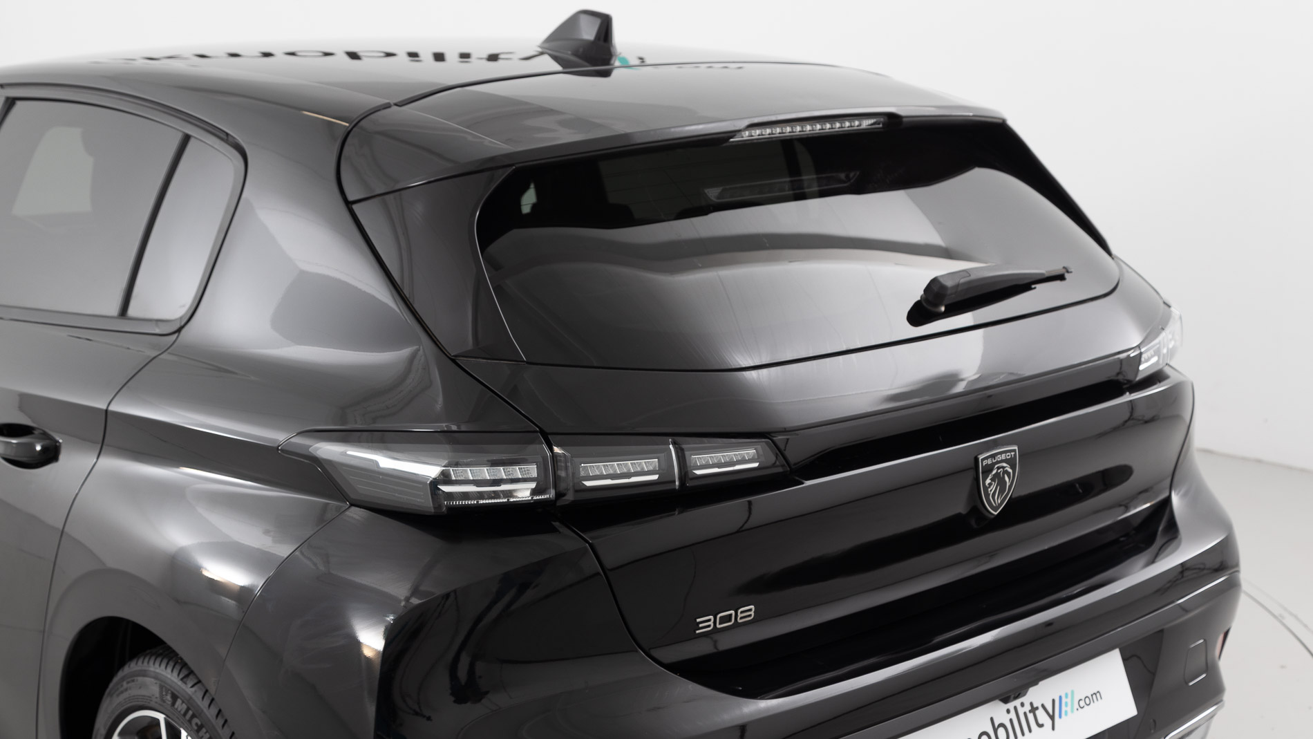 peugeot 308 allure 1.2 PURETECH 130 EAT 2023 negro perla nera 33