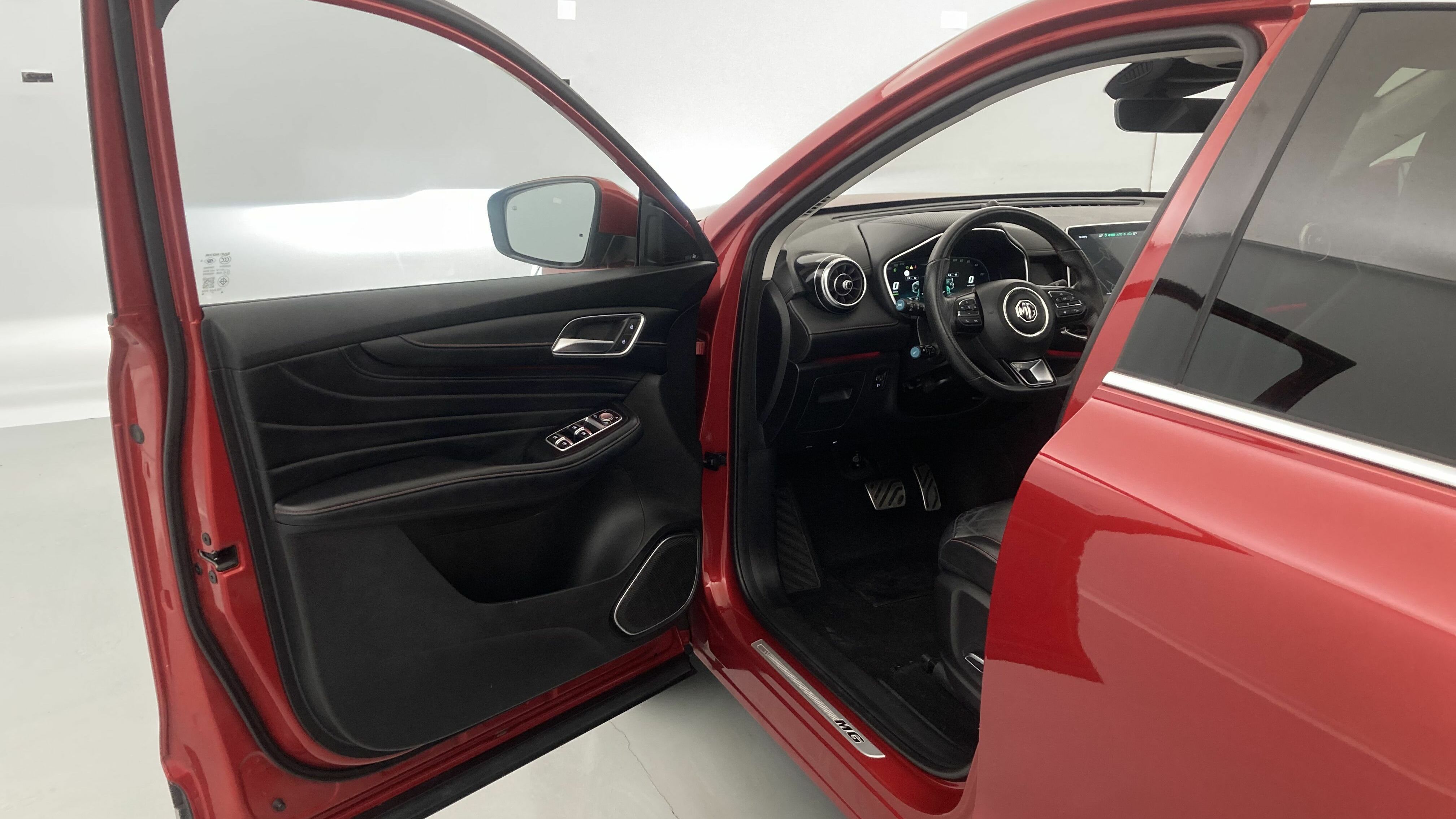 mg ehs phev luxury 1.5 T-GDI 258 PHEV 2023 diamond red 12