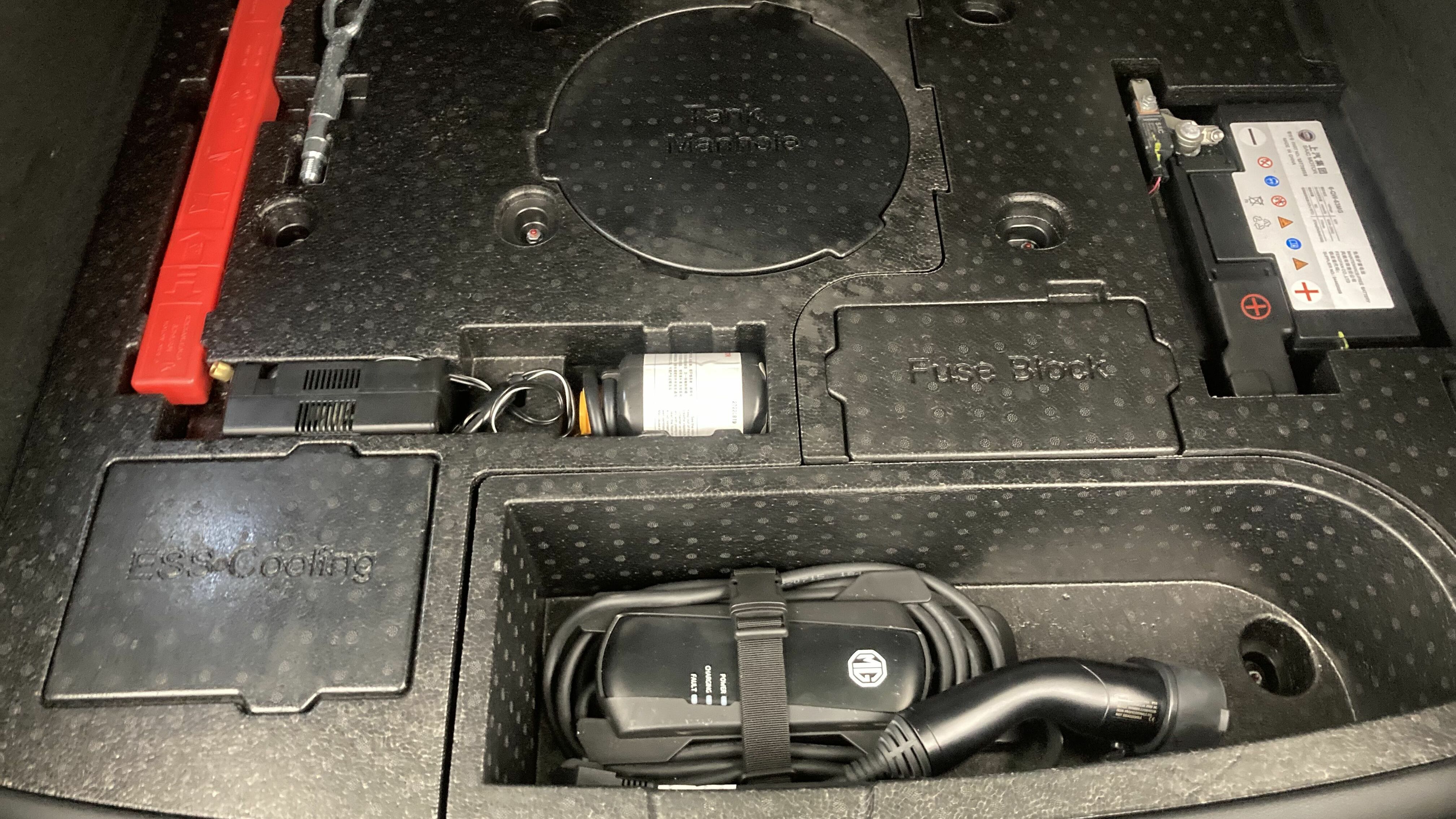 mg ehs phev luxury 1.5 T-GDI 258 PHEV 2023 diamond red 21