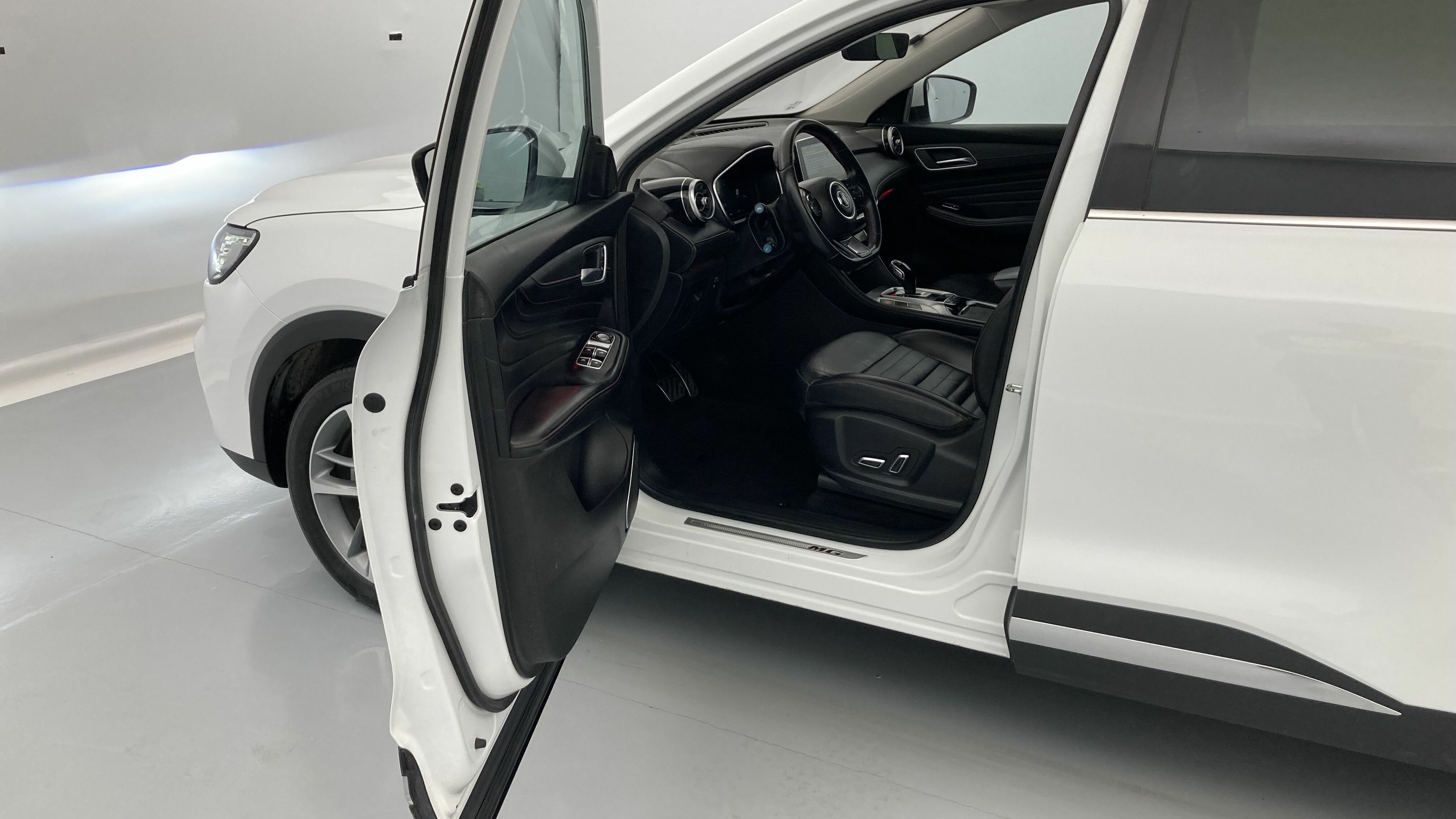 mg ehs phev luxury 1.5 T-GDI 258 PHEV 2023 dover white 11