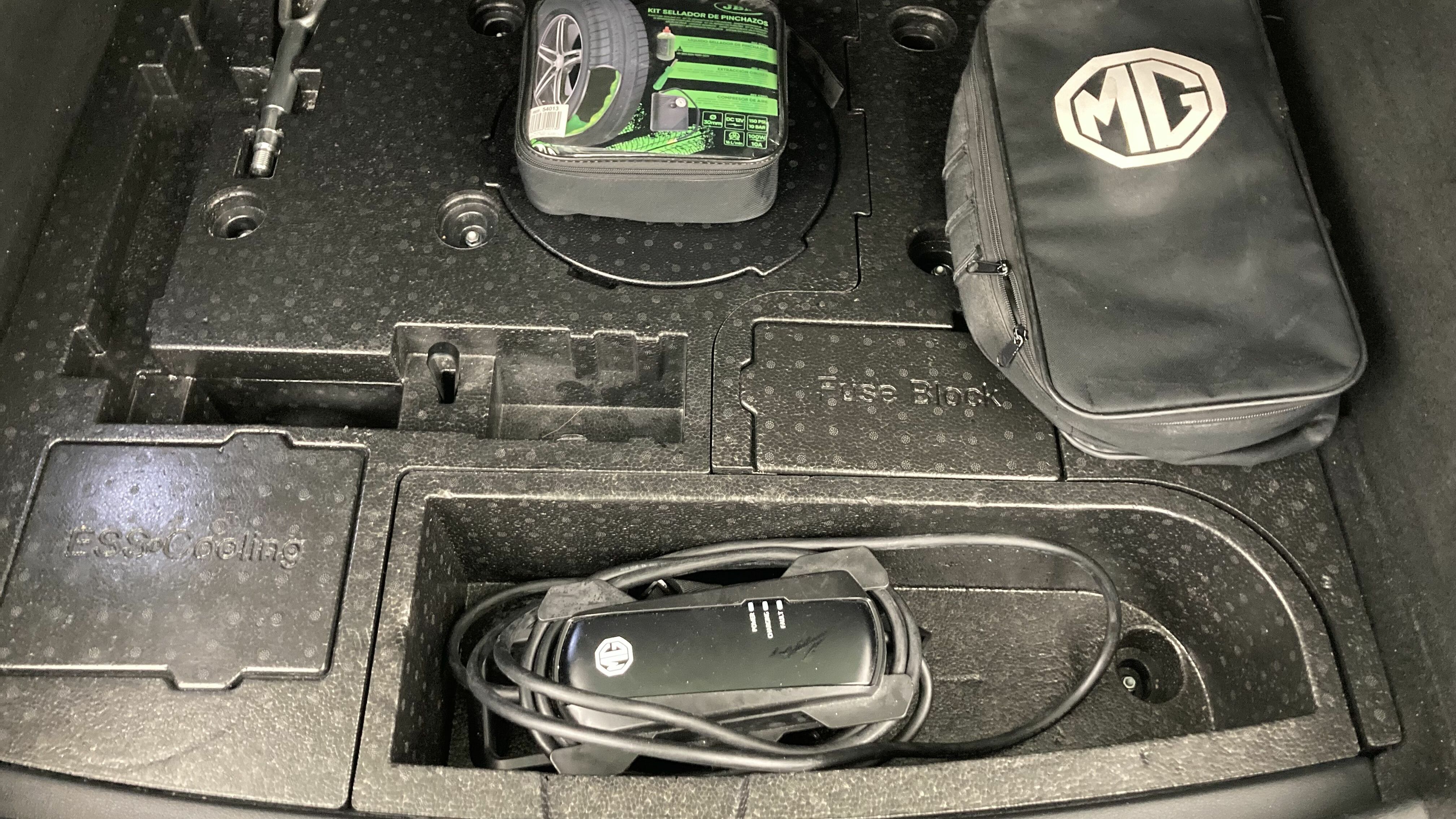 mg ehs phev luxury 1.5 T-GDI 258 PHEV 2023 dover white 21