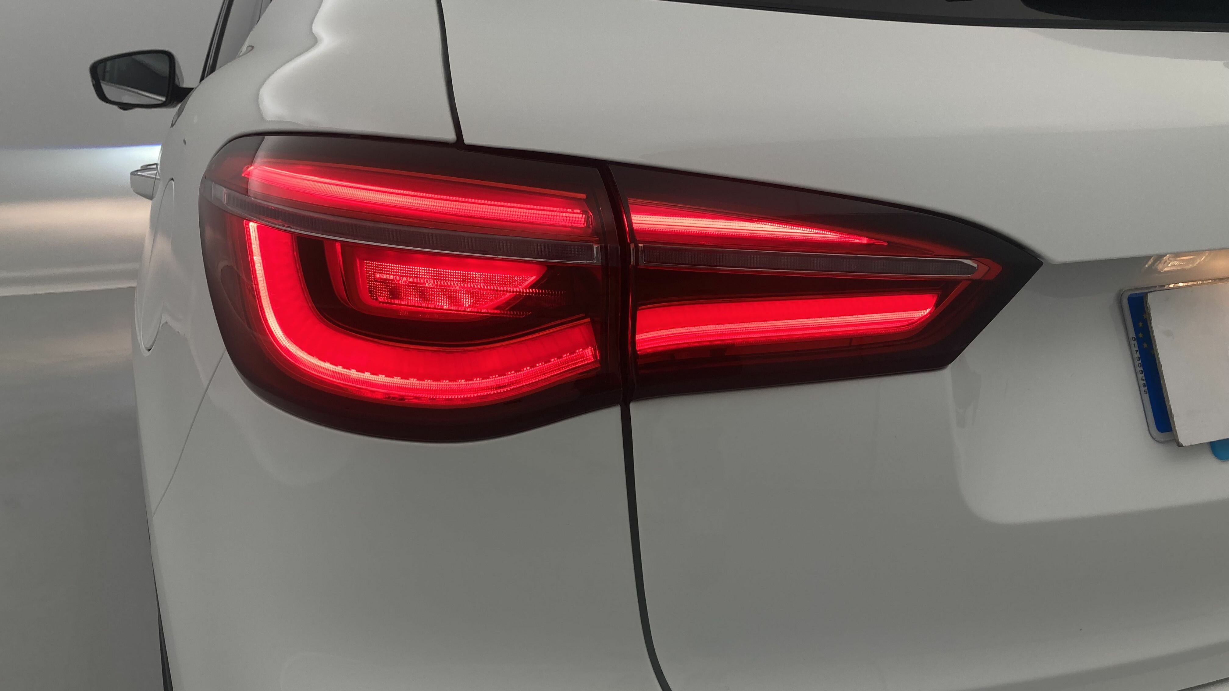 mg ehs phev luxury 1.5 T-GDI 258 PHEV 2023 dover white 29