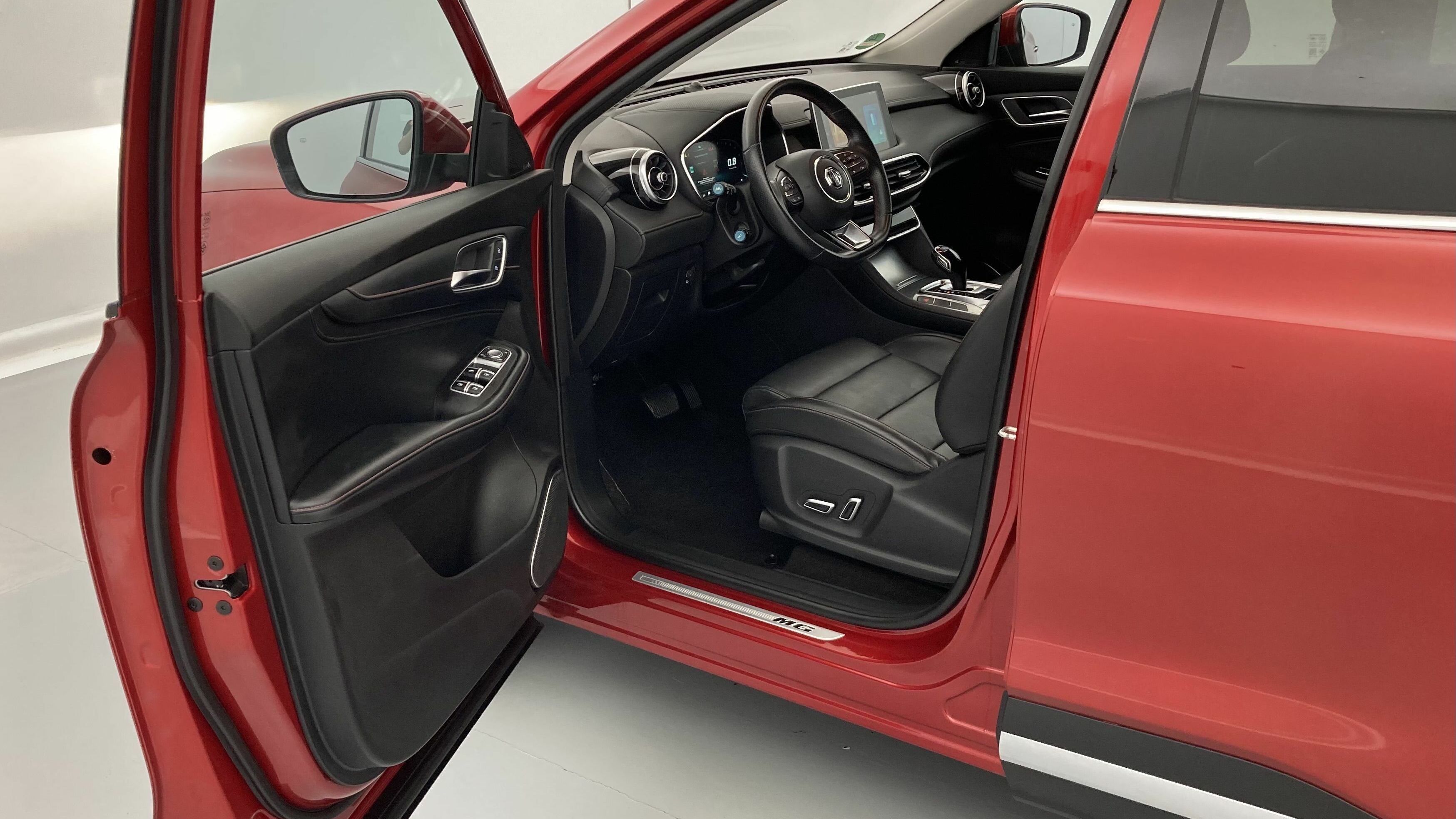 mg hs comfort 1.5 T-GDI 162 AT 2023 diamond red 14