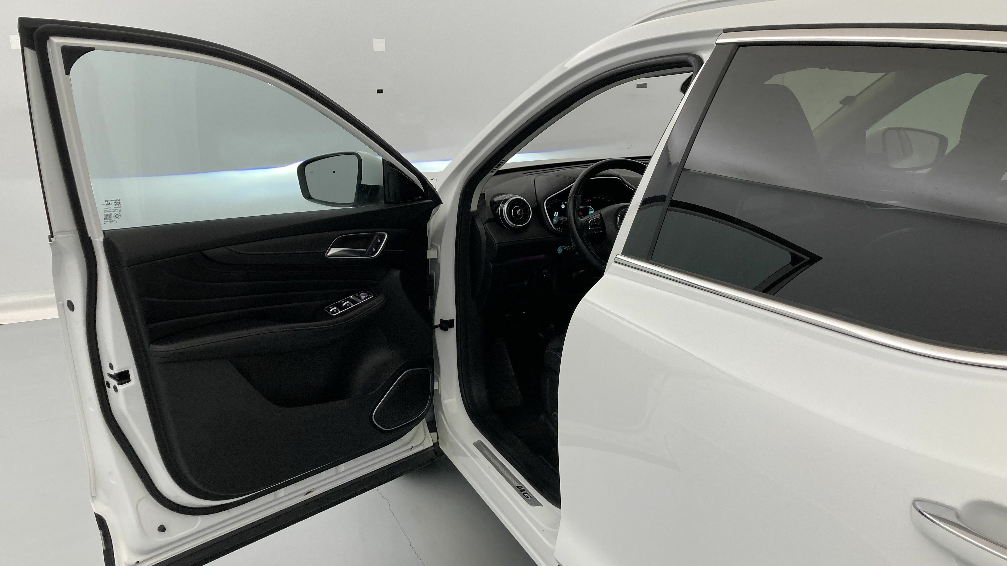 mg ehs phev luxury 1.5 T-GDI 258 PHEV 2023 dover white 12