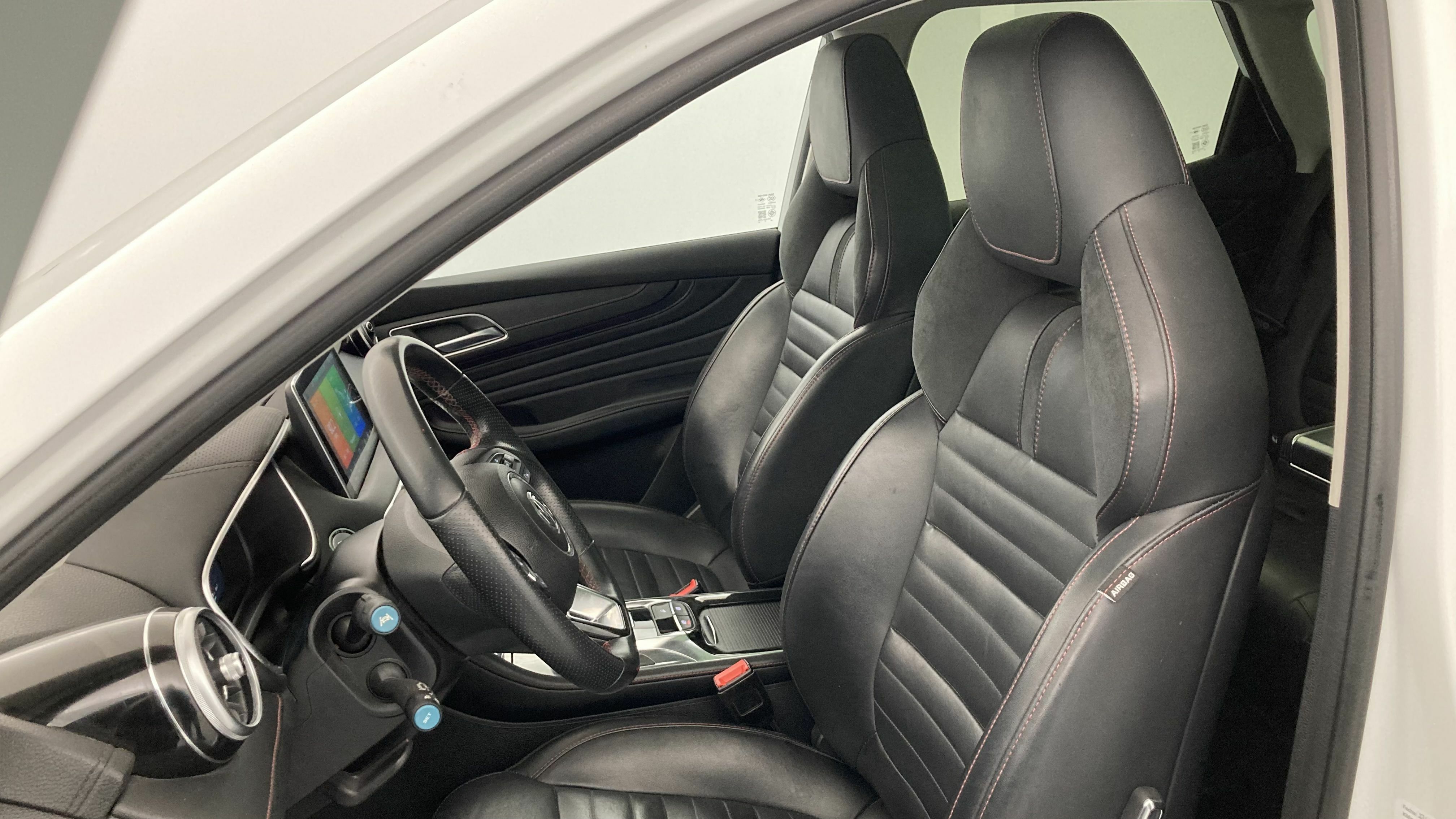 mg ehs phev luxury 1.5 T-GDI 258 PHEV 2023 dover white 13