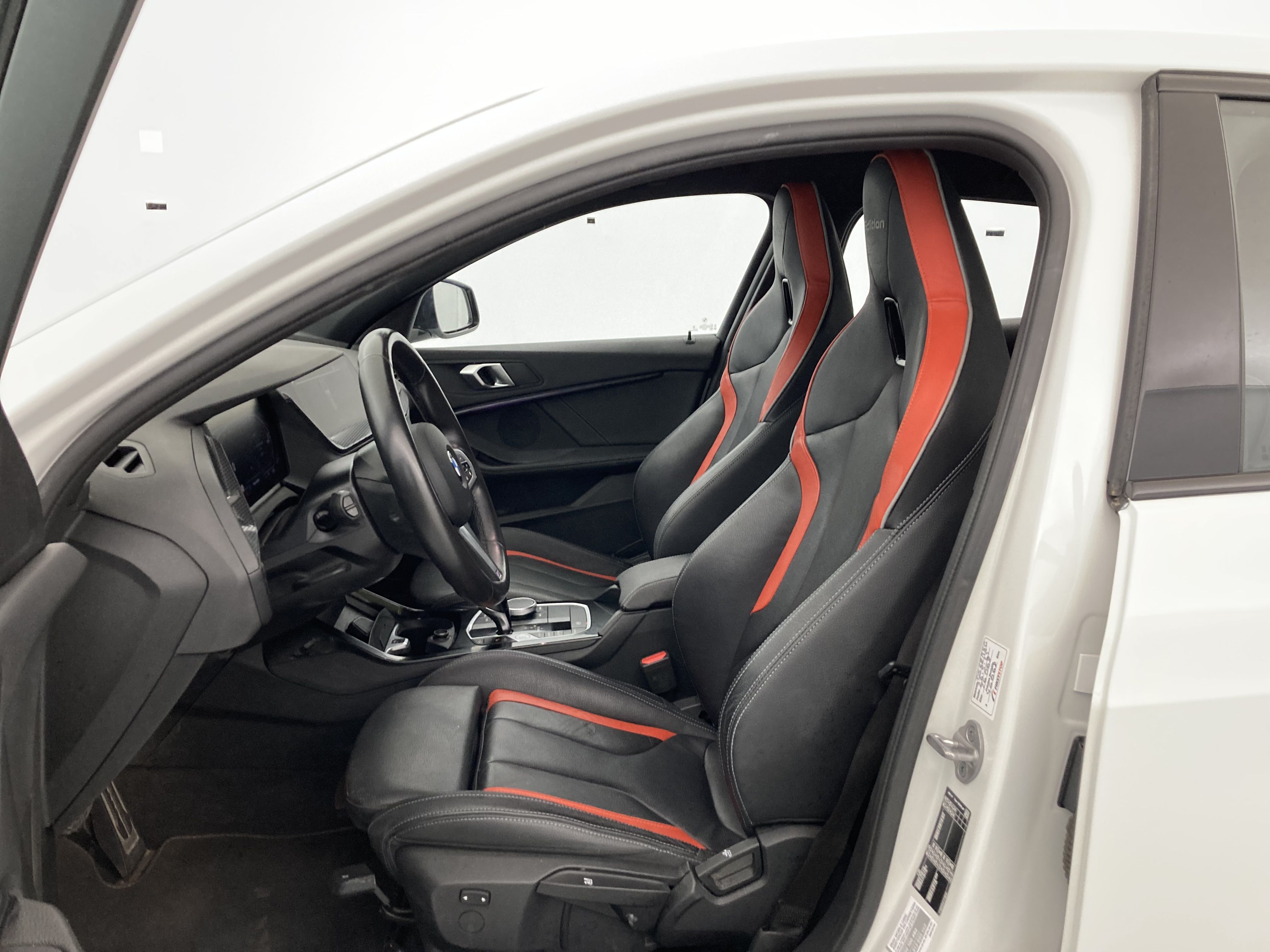 bmw serie 1 m sport colorvision 118I 136 STEPTRONIC 2024 alpinweiss 17