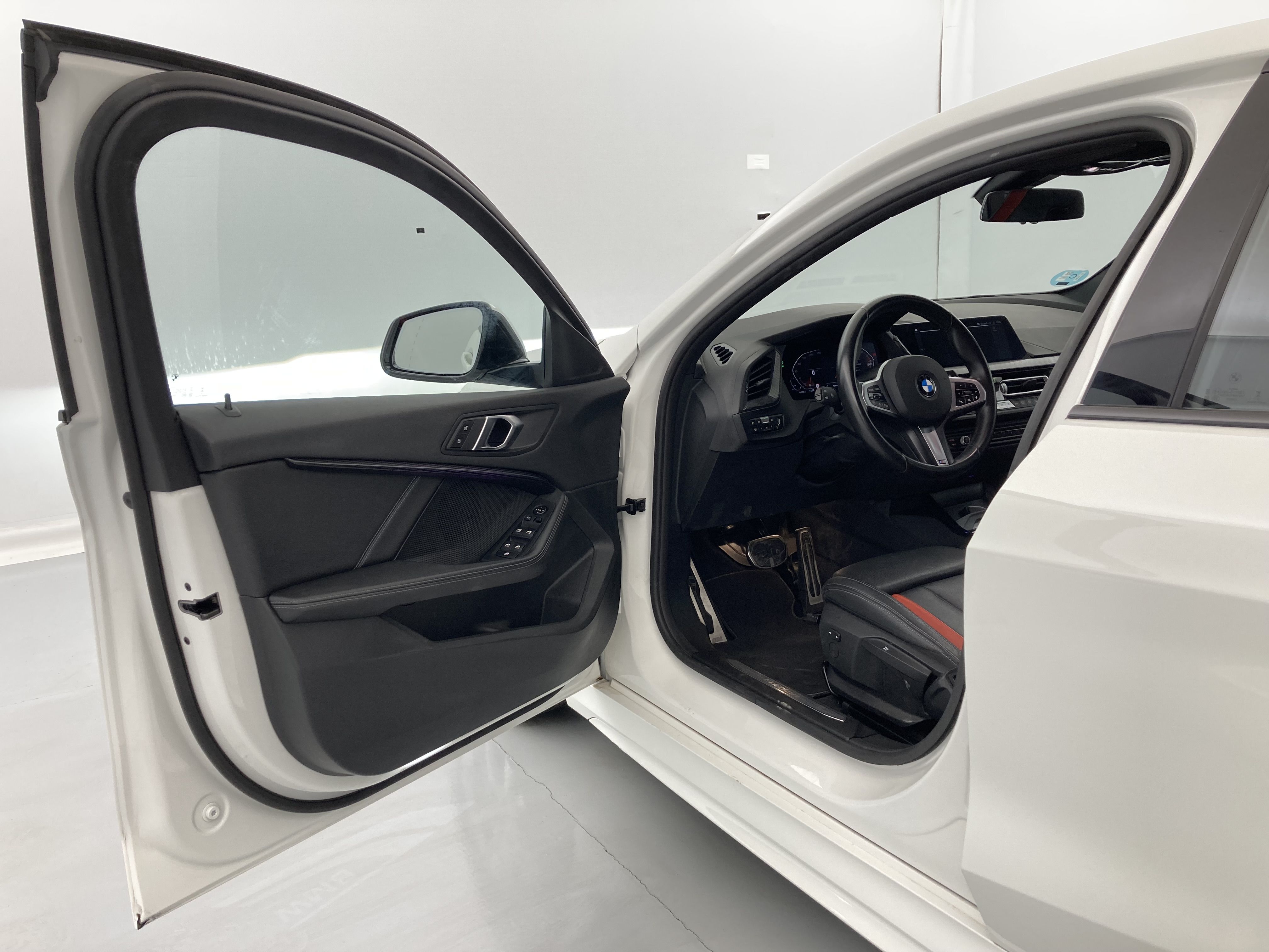 bmw serie 1 m sport colorvision 118I 136 STEPTRONIC 2024 alpinweiss 19