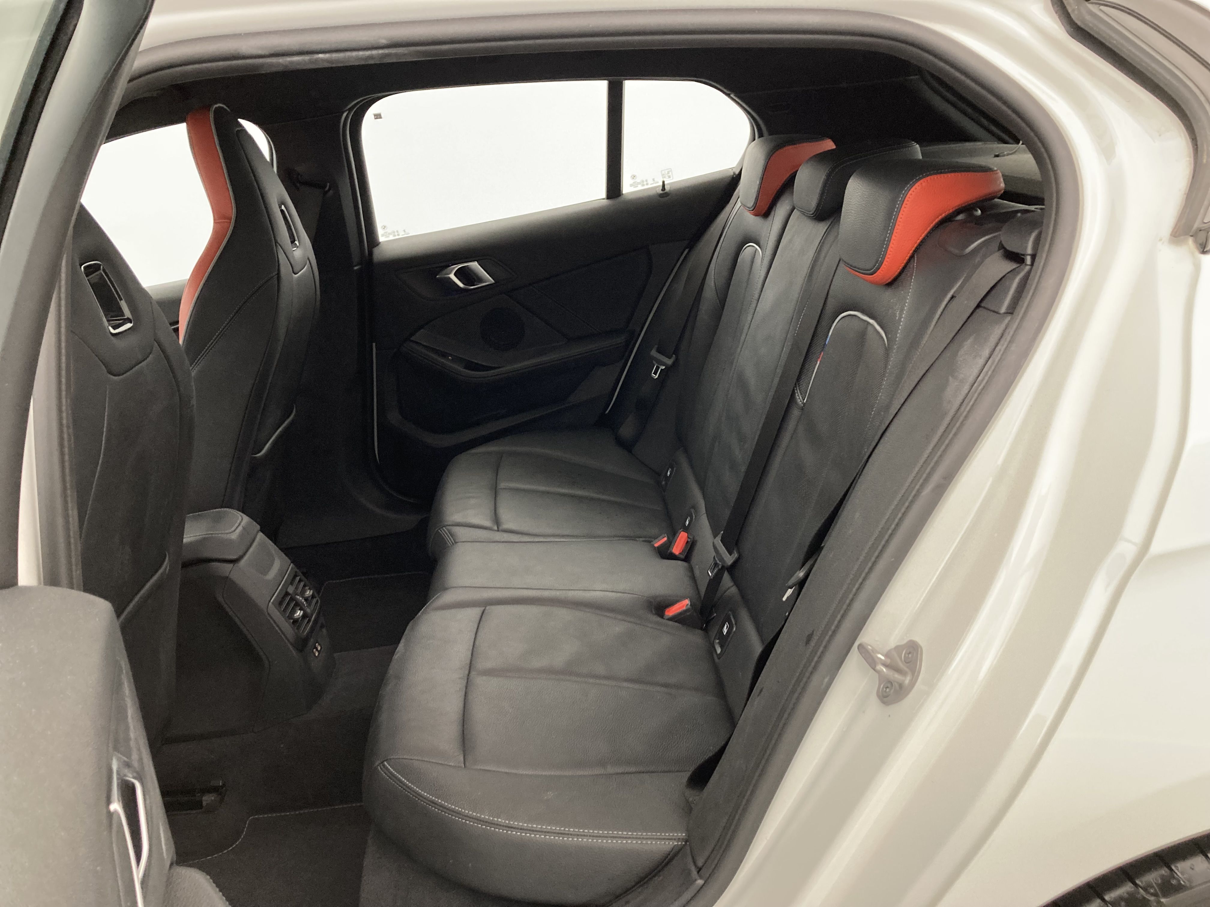 bmw serie 1 m sport colorvision 118I 136 STEPTRONIC 2024 alpinweiss 21