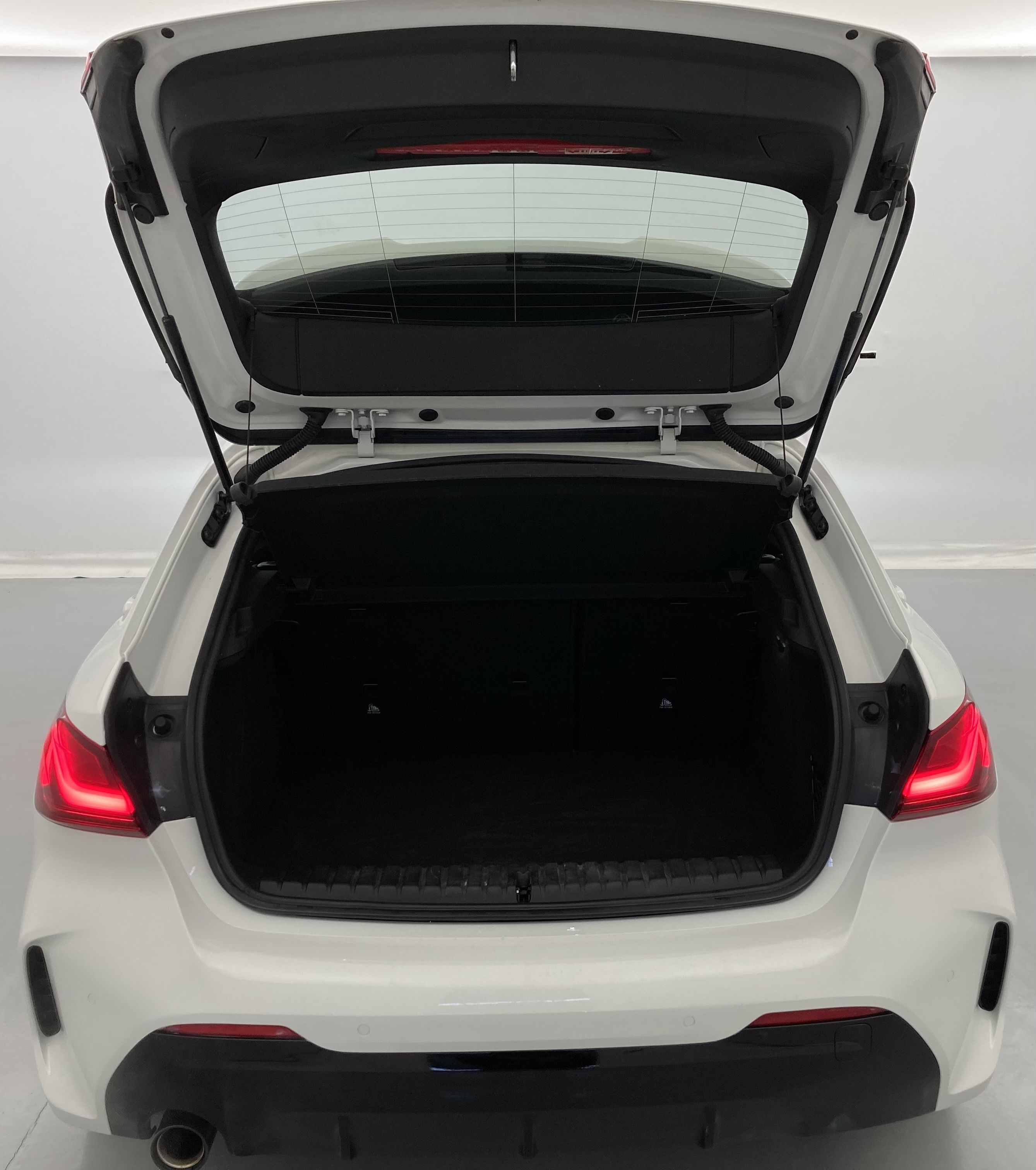 bmw serie 1 m sport colorvision 118I 136 STEPTRONIC 2024 alpinweiss 22