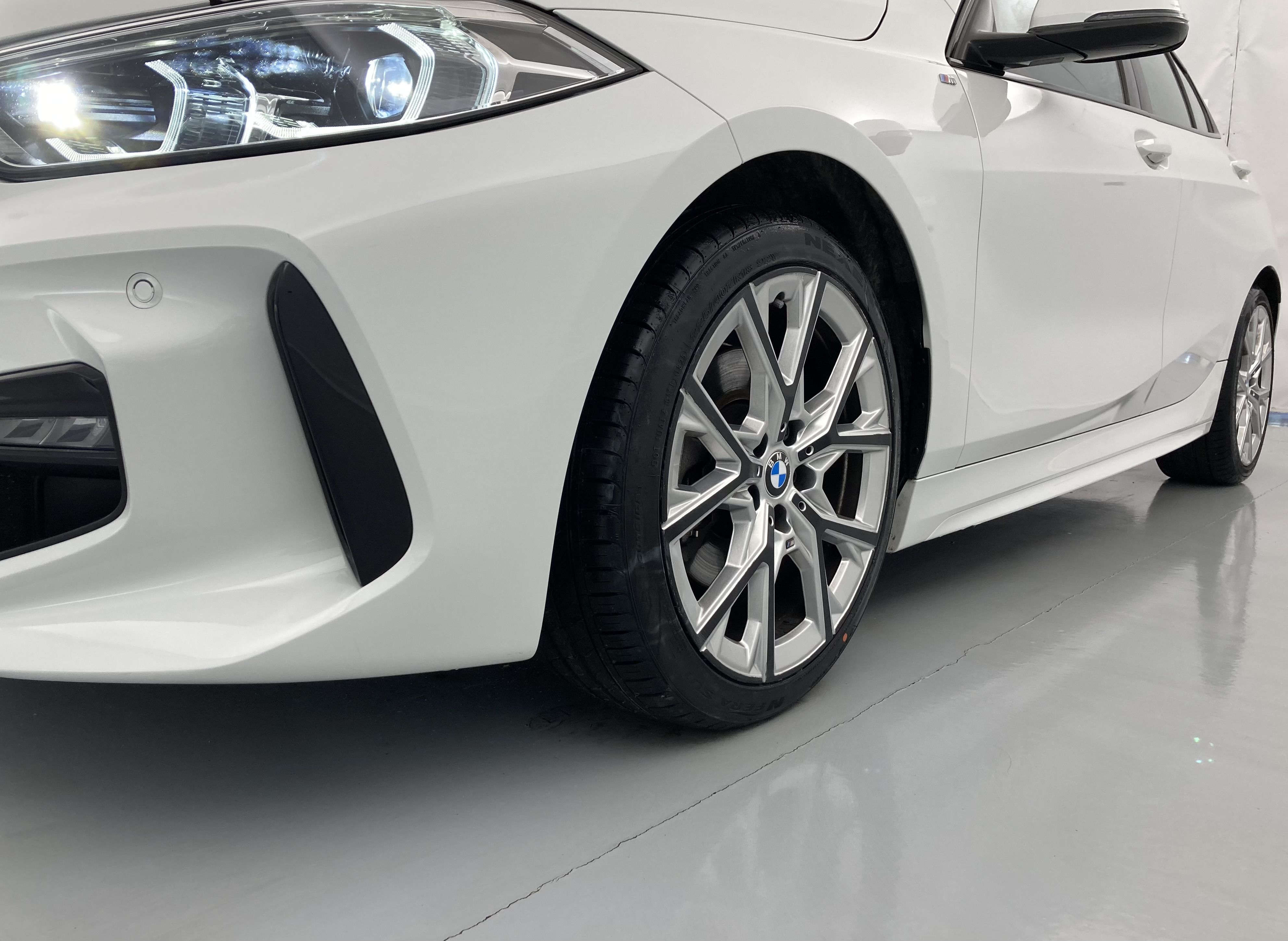 bmw serie 1 m sport colorvision 118I 136 STEPTRONIC 2024 alpinweiss 31