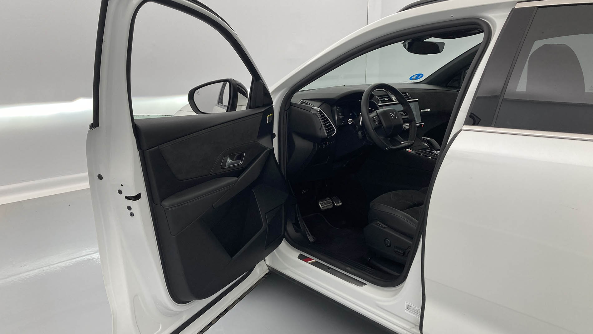 ds ds7 crossback performance line + E-TENSE 300 CA 2021 crystal pearl 23