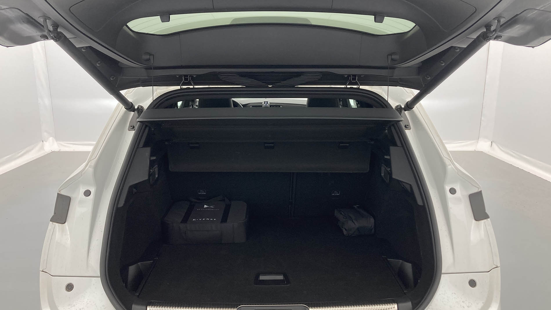 ds ds7 crossback performance line + E-TENSE 300 CA 2021 crystal pearl 24