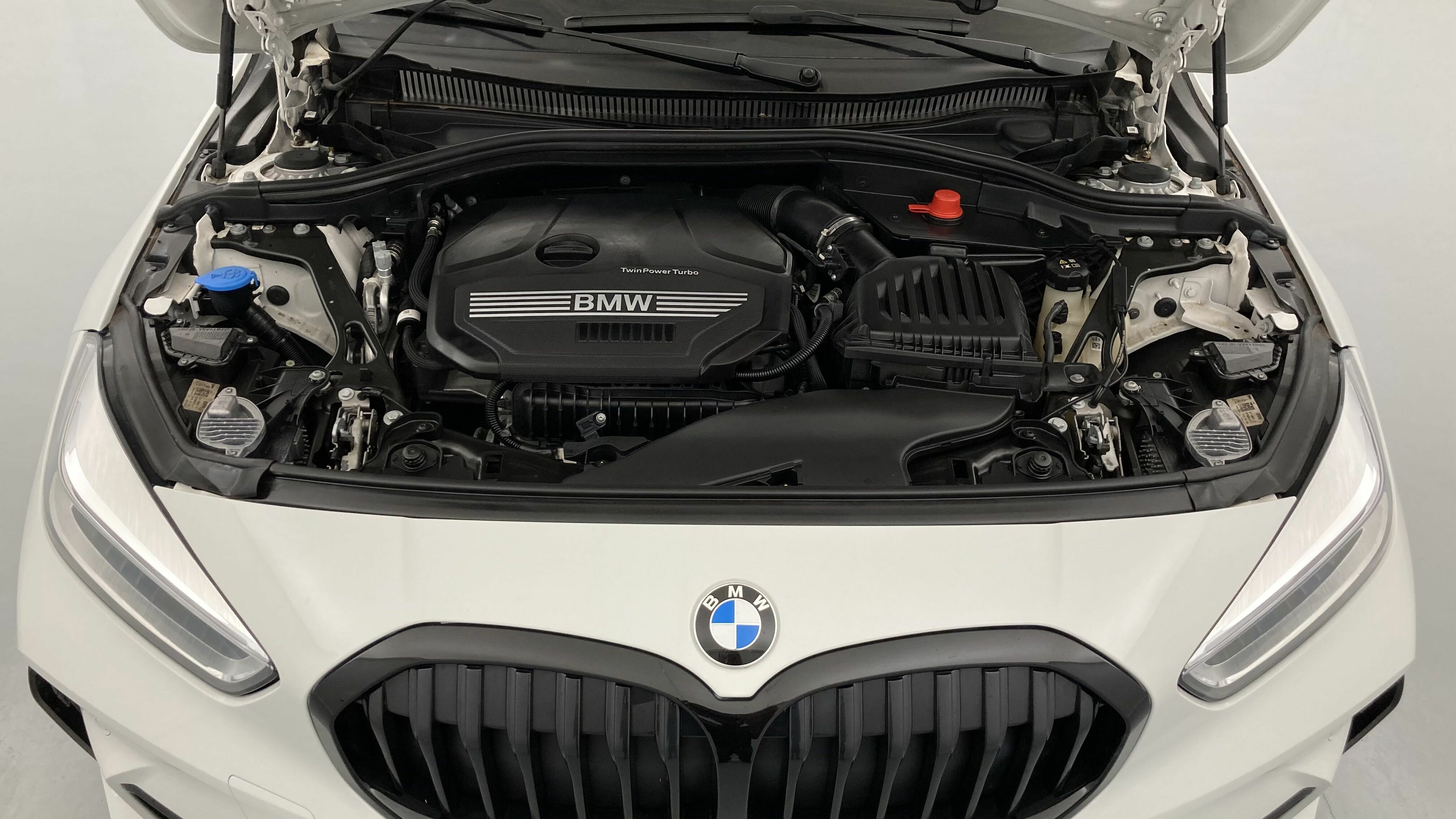 bmw serie 1 m sport colorvision 118I 136 STEPTRONIC 2024 alpinweiss 26