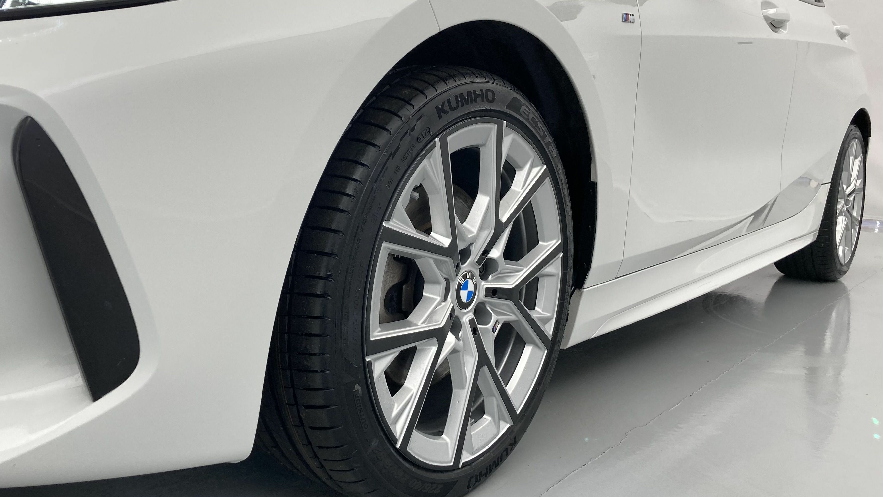 bmw serie 1 m sport colorvision 118I 136 STEPTRONIC 2024 alpinweiss 27