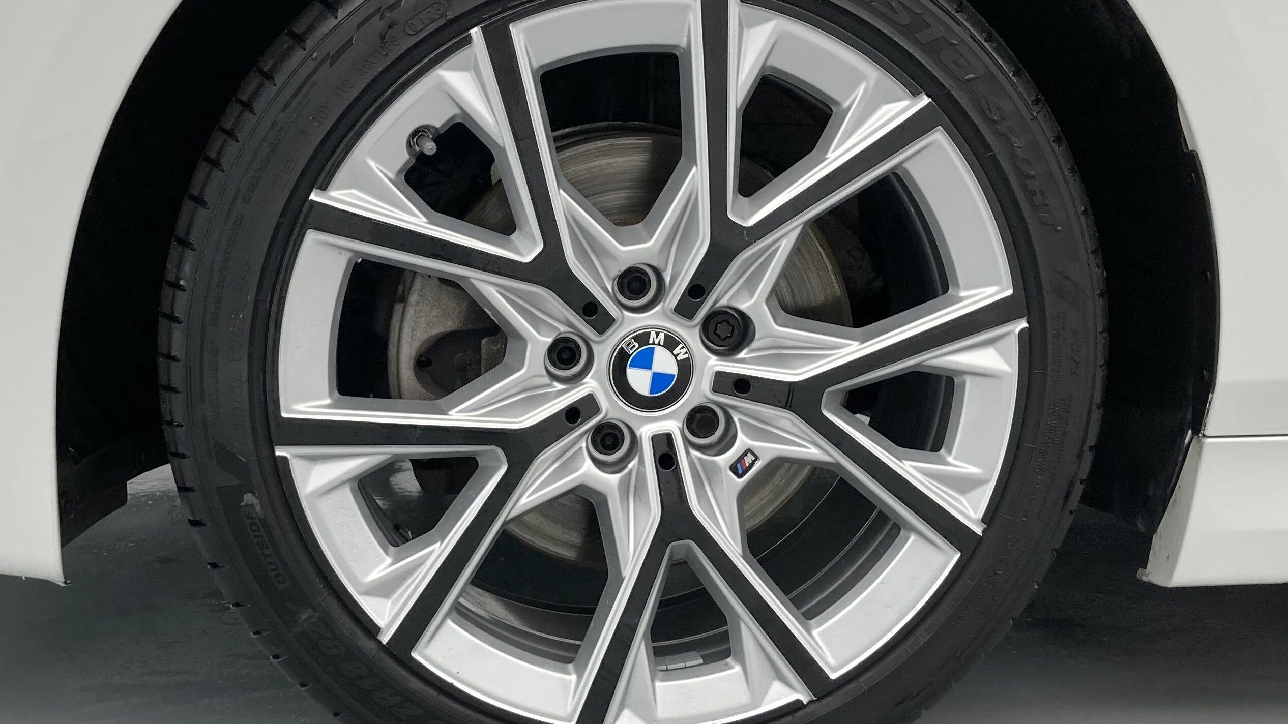 bmw serie 1 m sport colorvision 118I 136 STEPTRONIC 2024 alpinweiss 28
