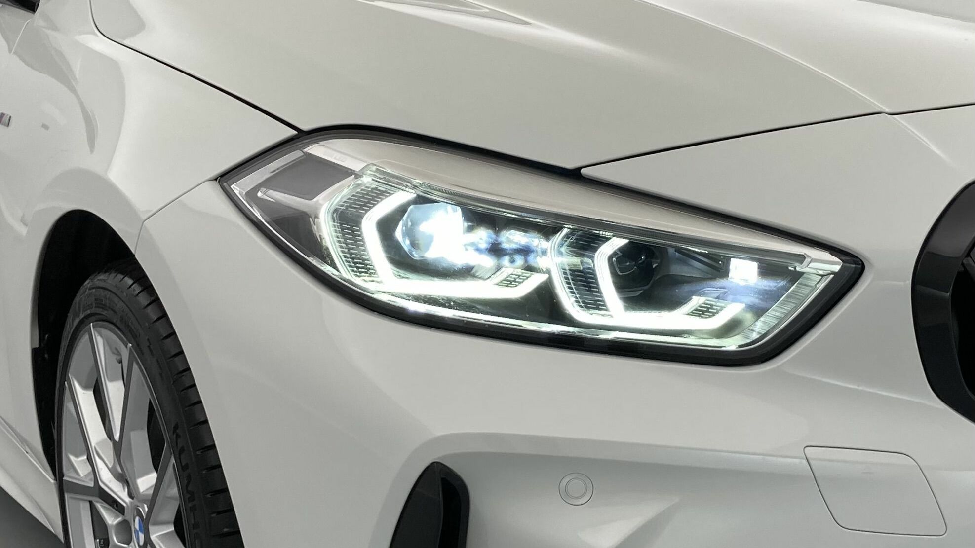 bmw serie 1 m sport colorvision 118I 136 STEPTRONIC 2024 alpinweiss 30