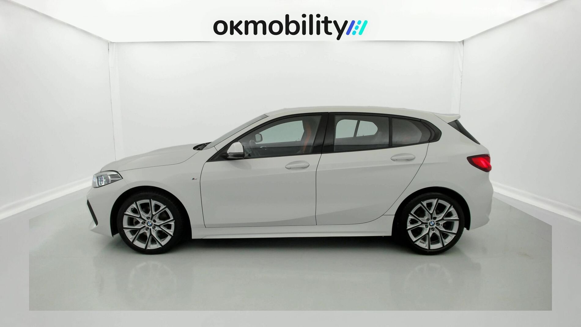 bmw serie 1 m sport colorvision 118I 136 STEPTRONIC 2024 alpinweiss 8