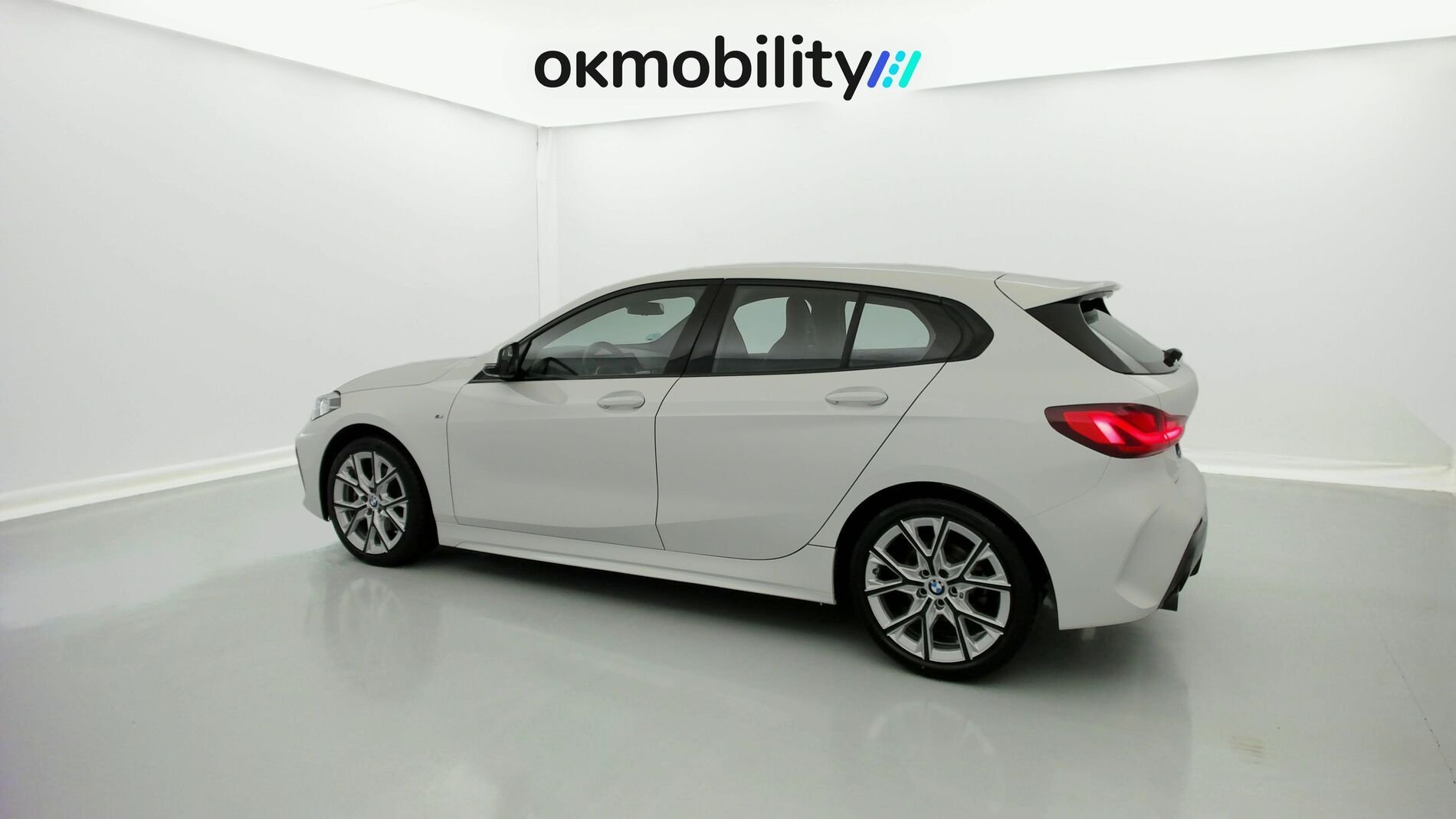 bmw serie 1 m sport colorvision 118I 136 STEPTRONIC 2024 alpinweiss 9