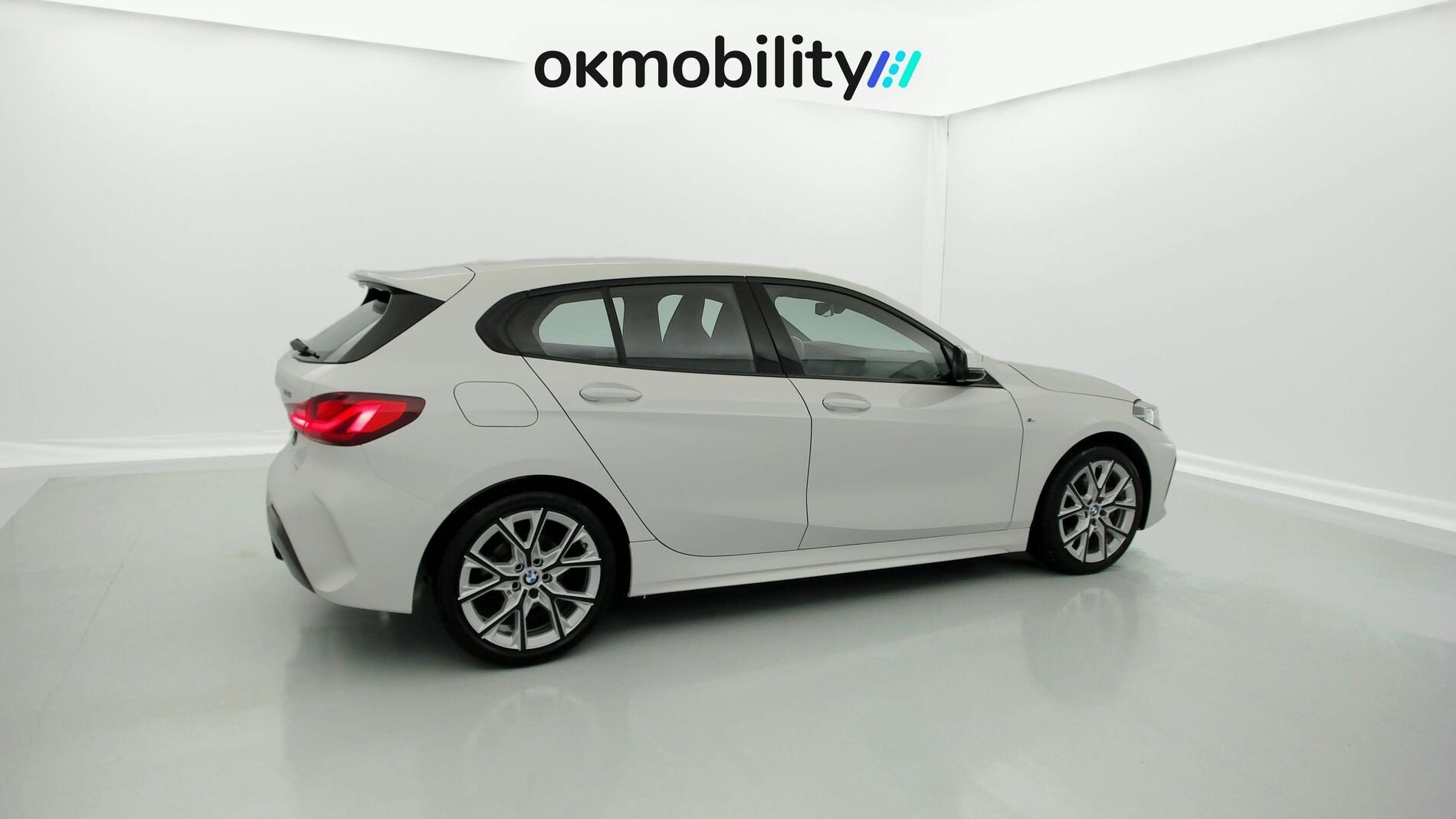 bmw serie 1 m sport colorvision 118I 136 STEPTRONIC 2024 alpinweiss 13