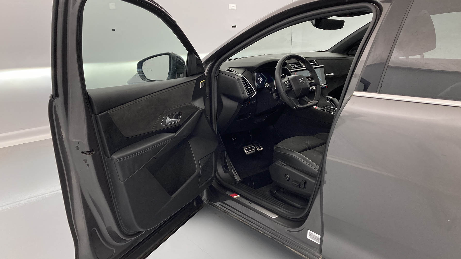 ds ds7 crossback performance line + E-TENSE 300 CA 2021 gris platino 23