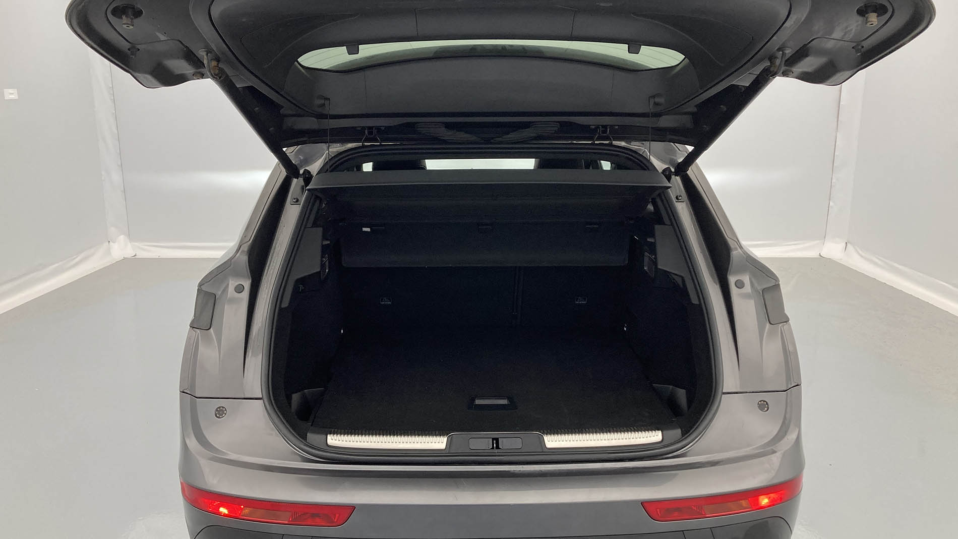 ds ds7 crossback performance line + E-TENSE 300 CA 2021 gris platino 24