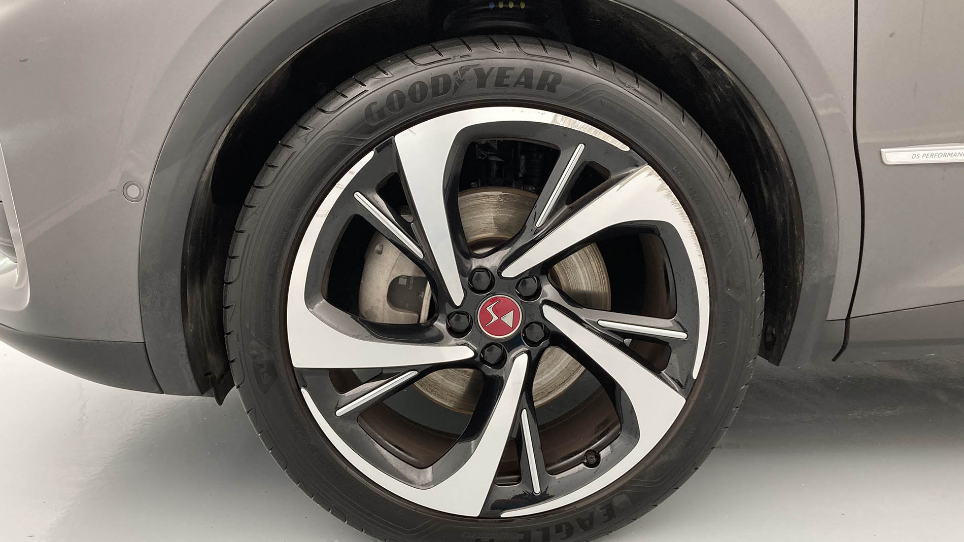 ds ds7 crossback performance line + E-TENSE 300 CA 2021 gris platino 28